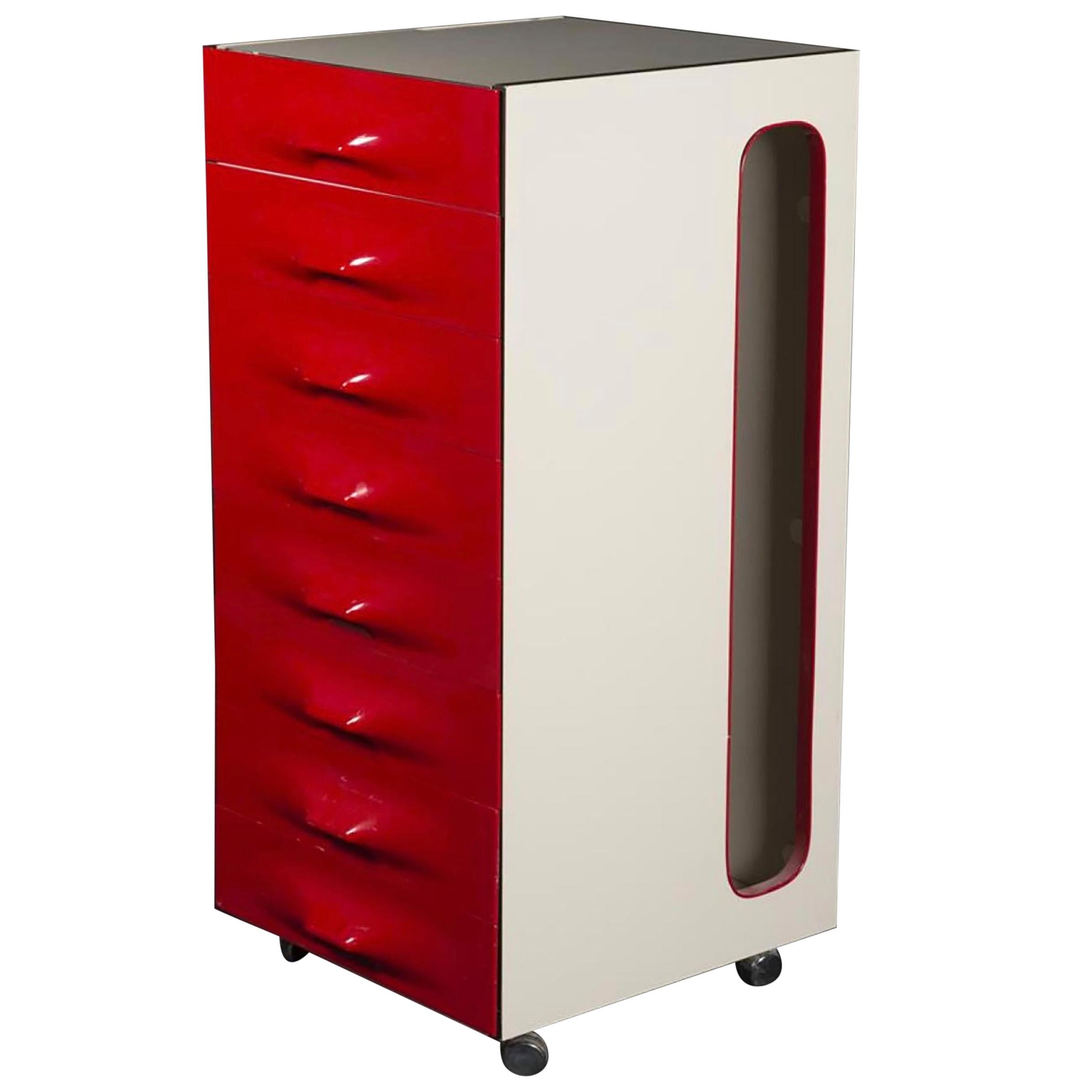 Raymond Loewy
For the IEC (Industrial esthetics company)
Mobile storage unit forming a dressing table and closet
Eight fronts in red moulded plastic and white melamine
Edition Dubinsky brothers,
circa 1973
Measures: H 106 x W 51 x D 51
25