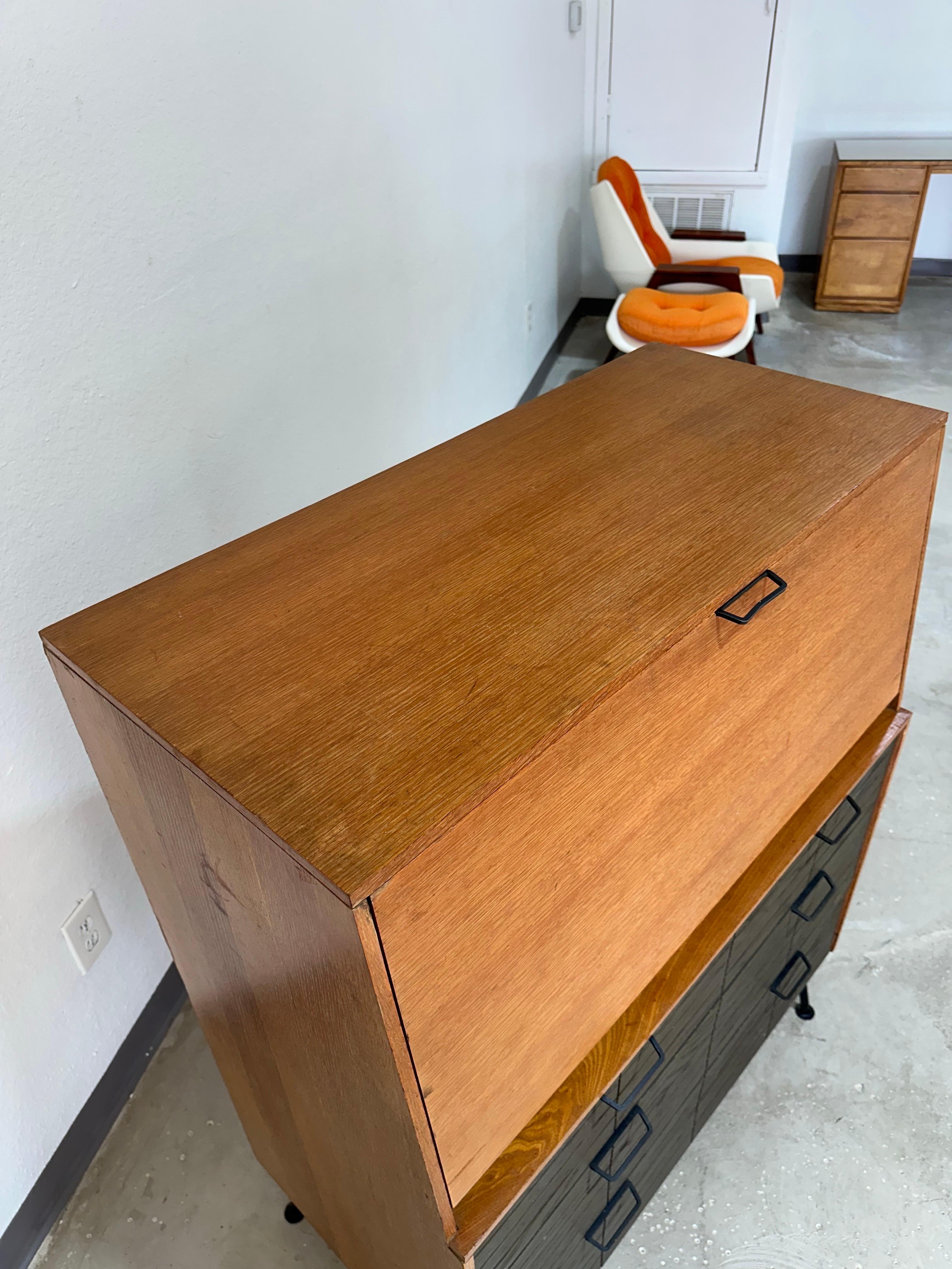 Raymond Lowey for Mengel Mid Century Secretary Desk c.1950's en vente 4