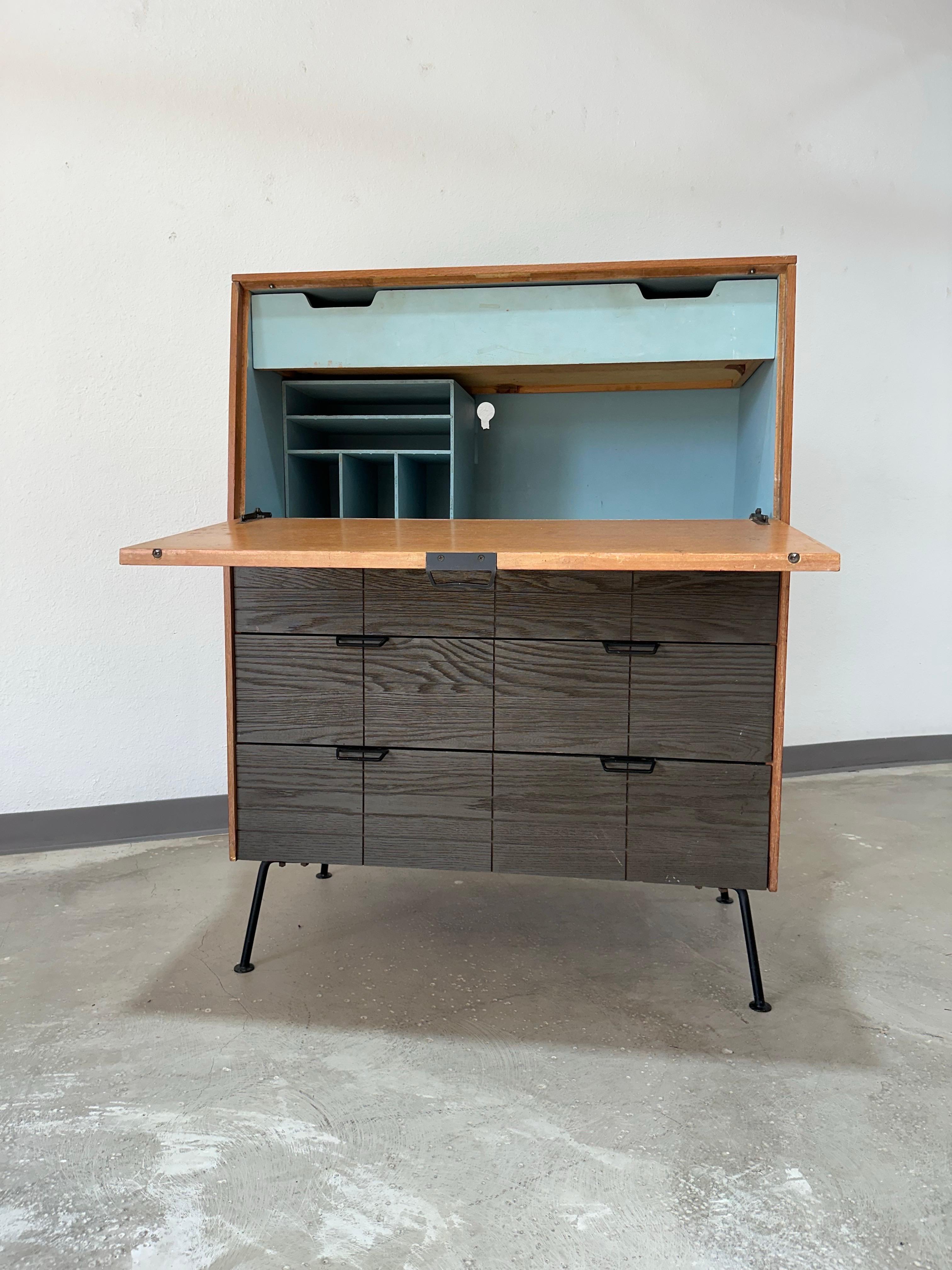 Mid-Century Modern Raymond Lowey for Mengel Mid Century Secretary Desk c.1950's en vente
