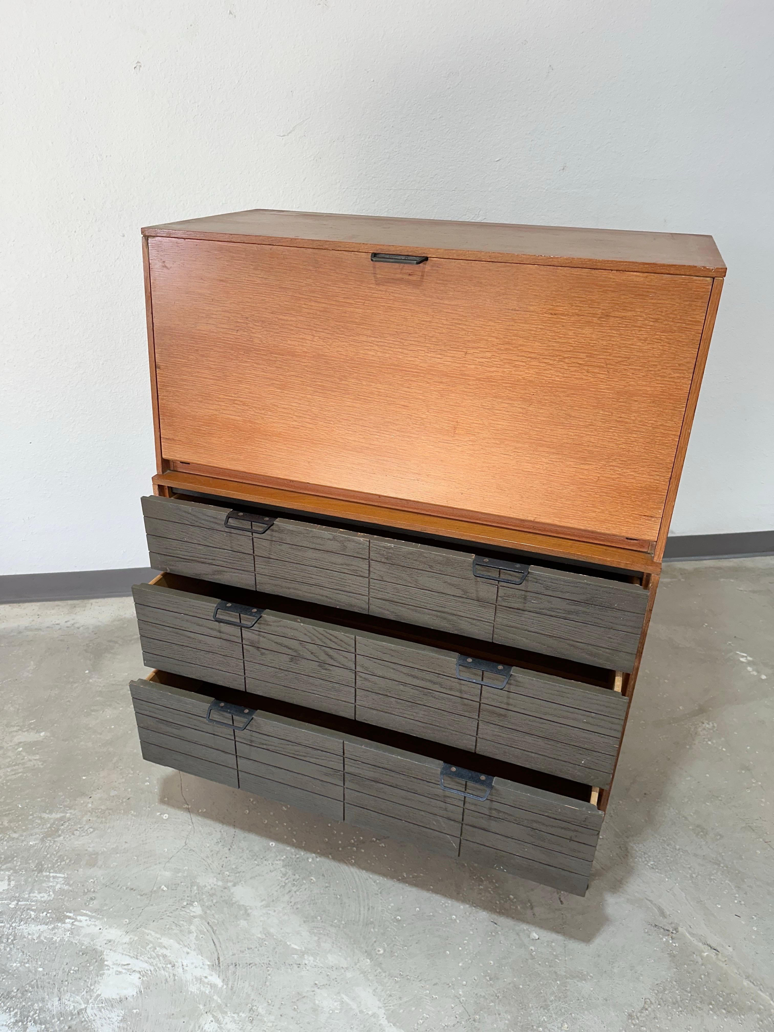 Cérusé Raymond Lowey for Mengel Mid Century Secretary Desk c.1950's en vente