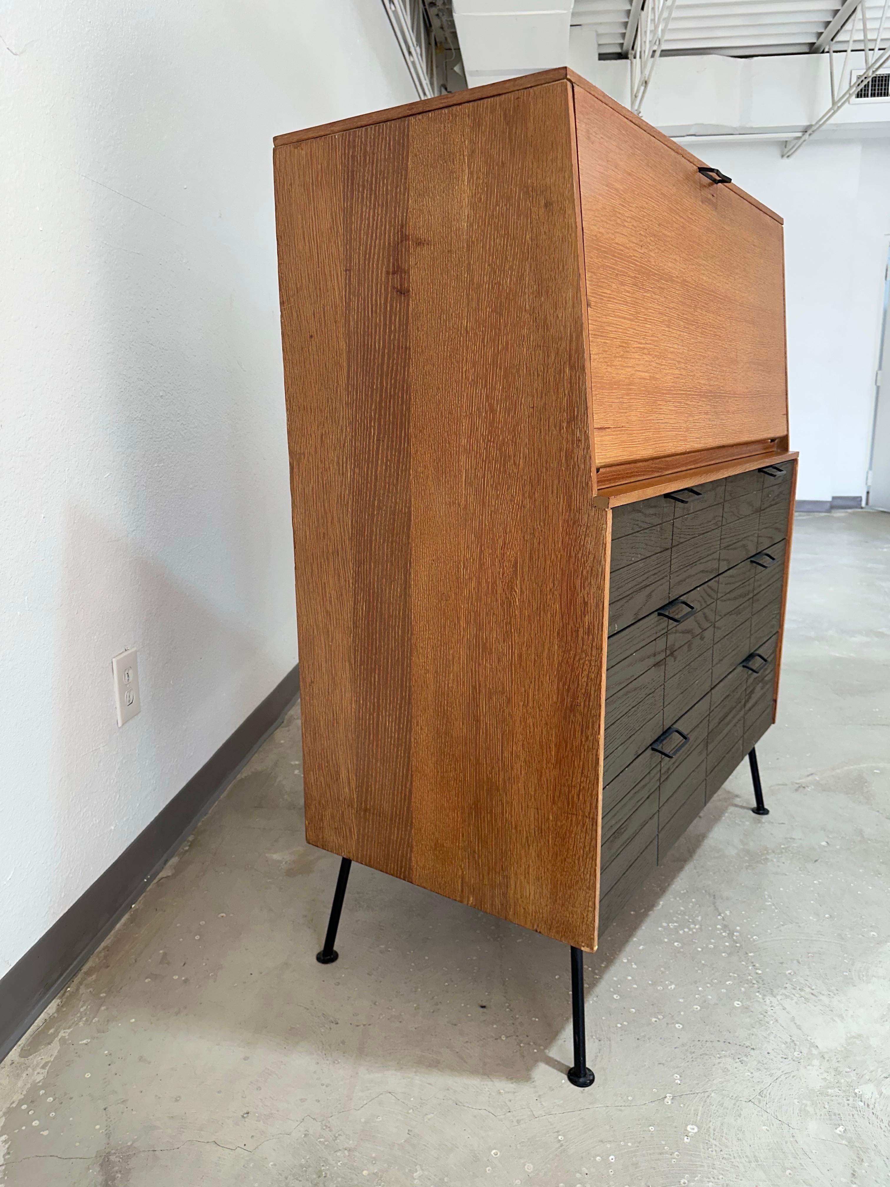 Raymond Lowey for Mengel Mid Century Secretary Desk c.1950's État moyen - En vente à Lutz, FL