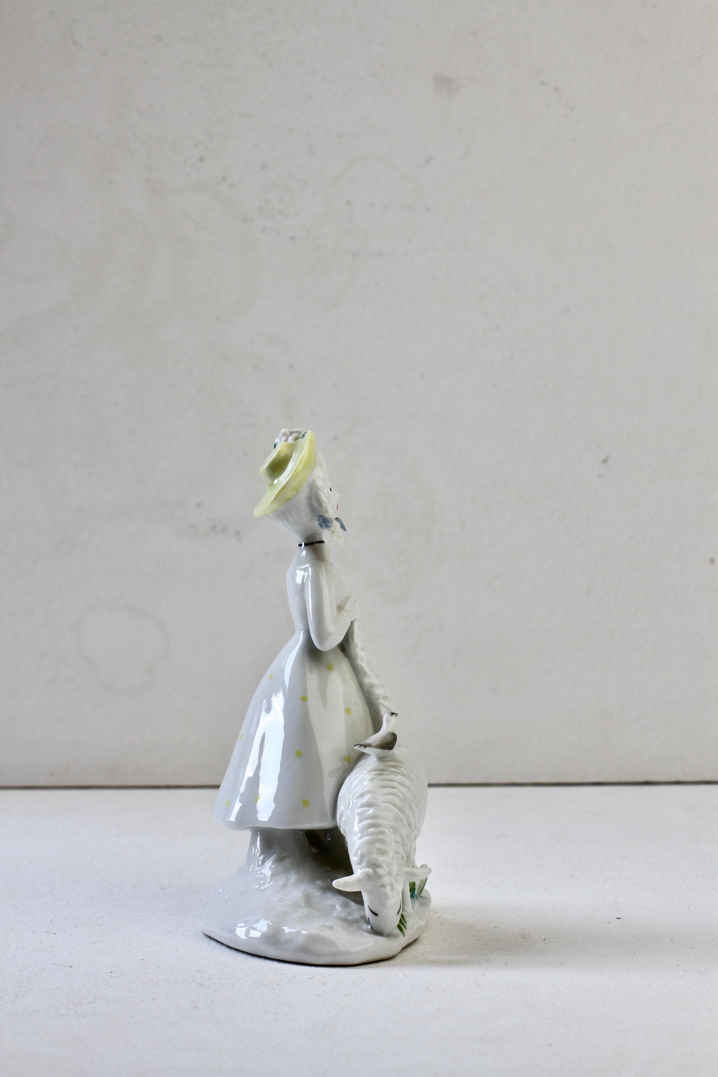 Poteries Rare sculpture française mi-siècle moderne de Raymond Peynet pour Rosenthal Studioline en vente