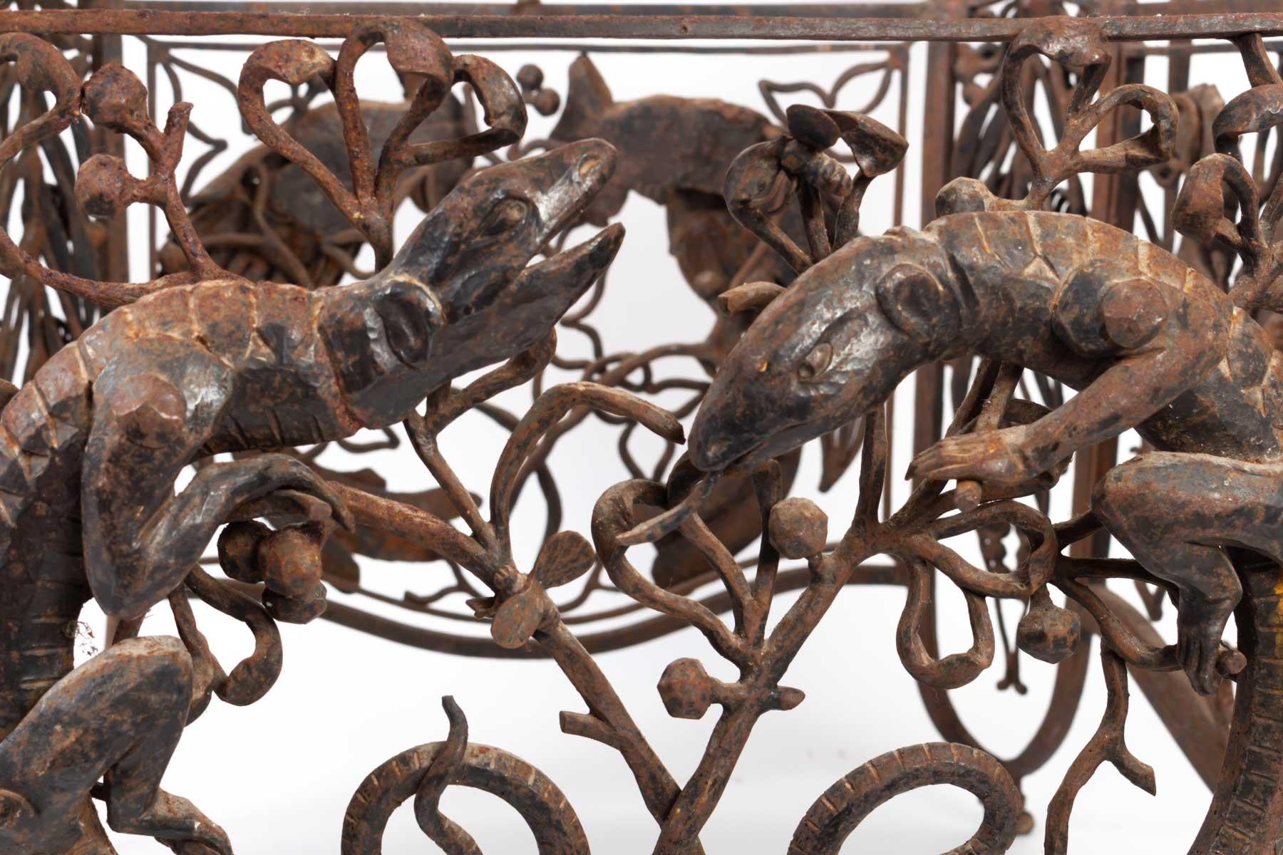Raymond Subes (1891-1970), important chandelier cage, able to make a beautiful wrought and beaten iron coffee table with stylized and animated vegetation patterns of insects, salamanders, squirrels, parrots and iguanas, unique piece.
Measures: H