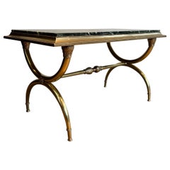 Table basse de style néoclassique en laiton et marbre Raymond Subes
