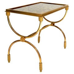 Table d'appoint néoclassique française en bronze et verre mirroir de style Raymond Subes