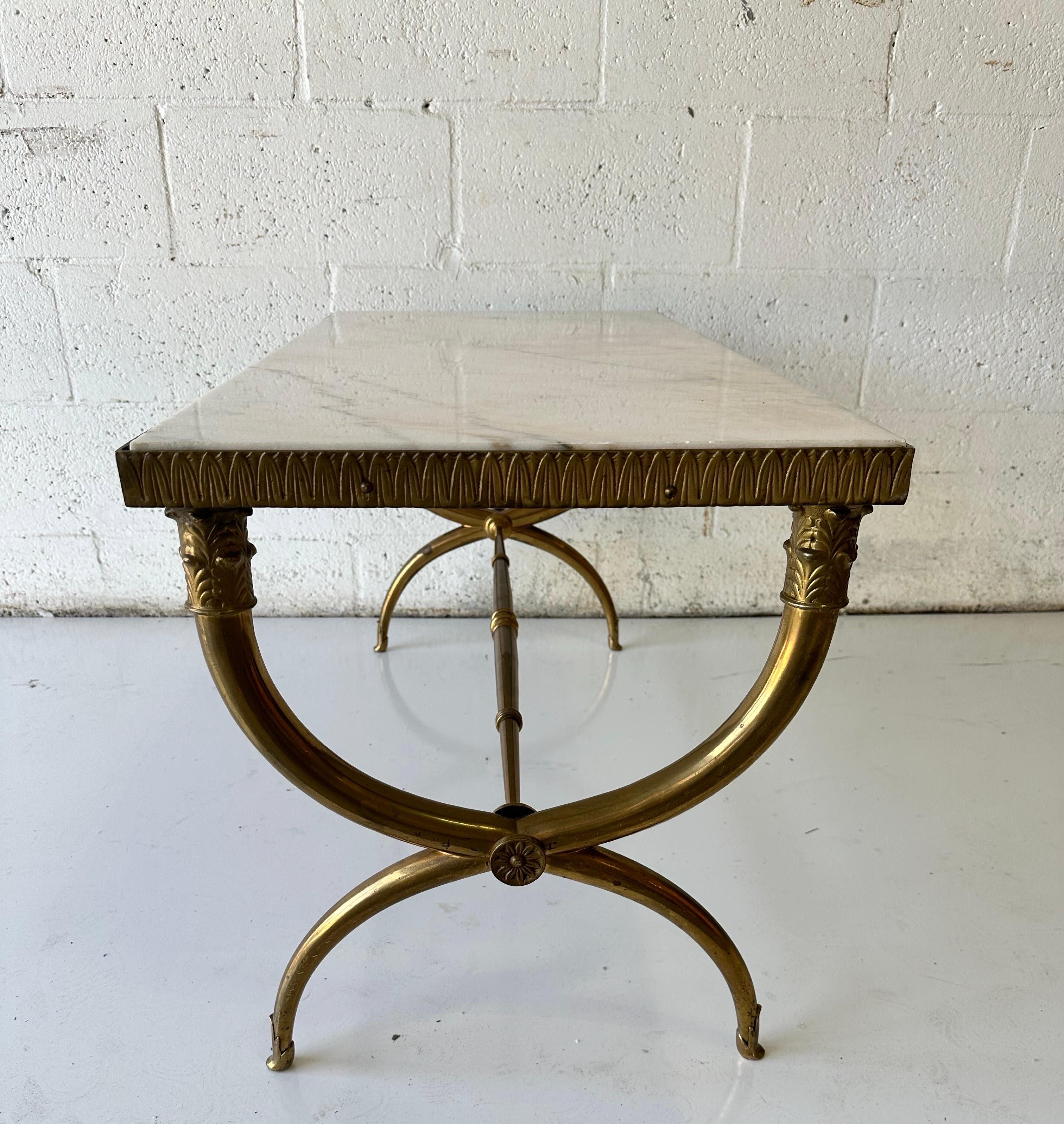 Table basse style Raymond Subes avec plateau en marbre en vente 1