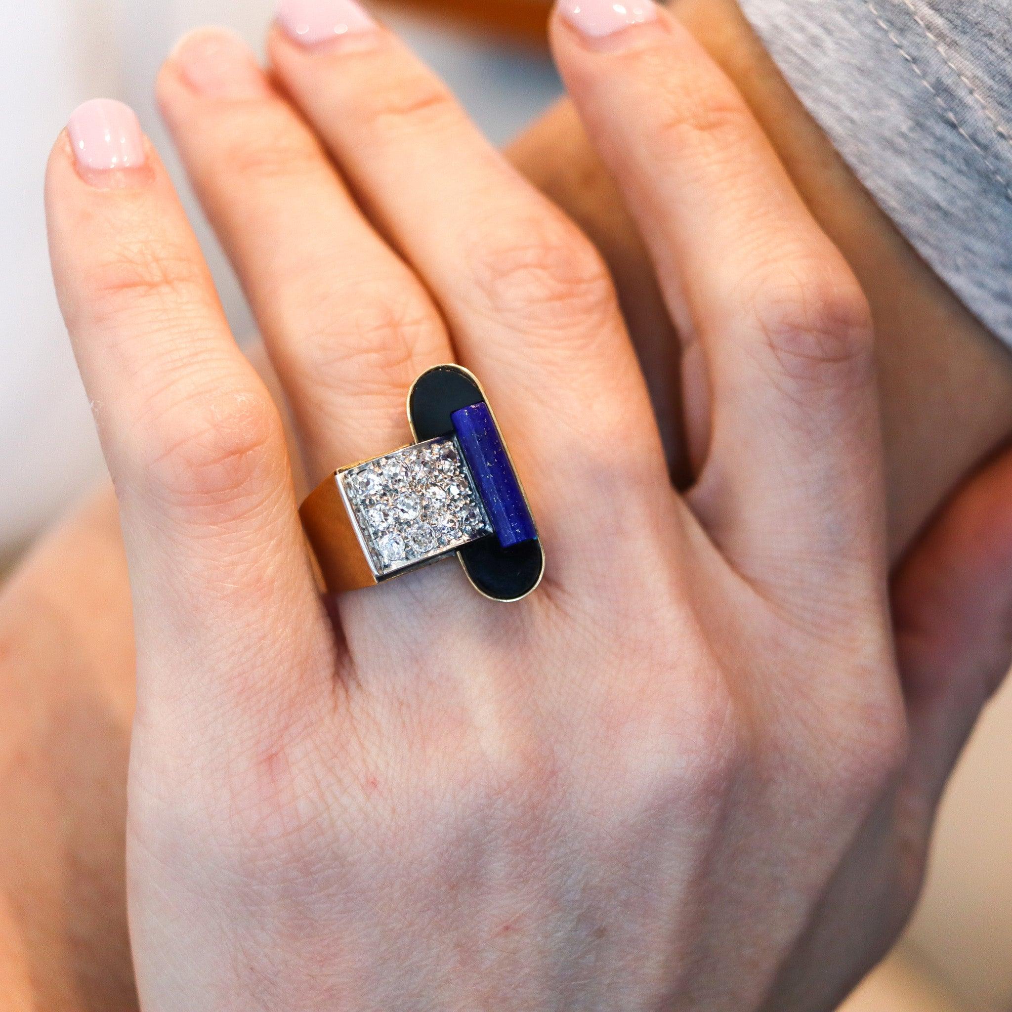 A geometric sculptural ring designed by Raymond Templier (1891-1968).

This is an amazing and very rare sculptural ring, created in Paris France by the jewelry designer Raymond Templier, back in the 1930-1935. The ring is gorgeous collector's piece