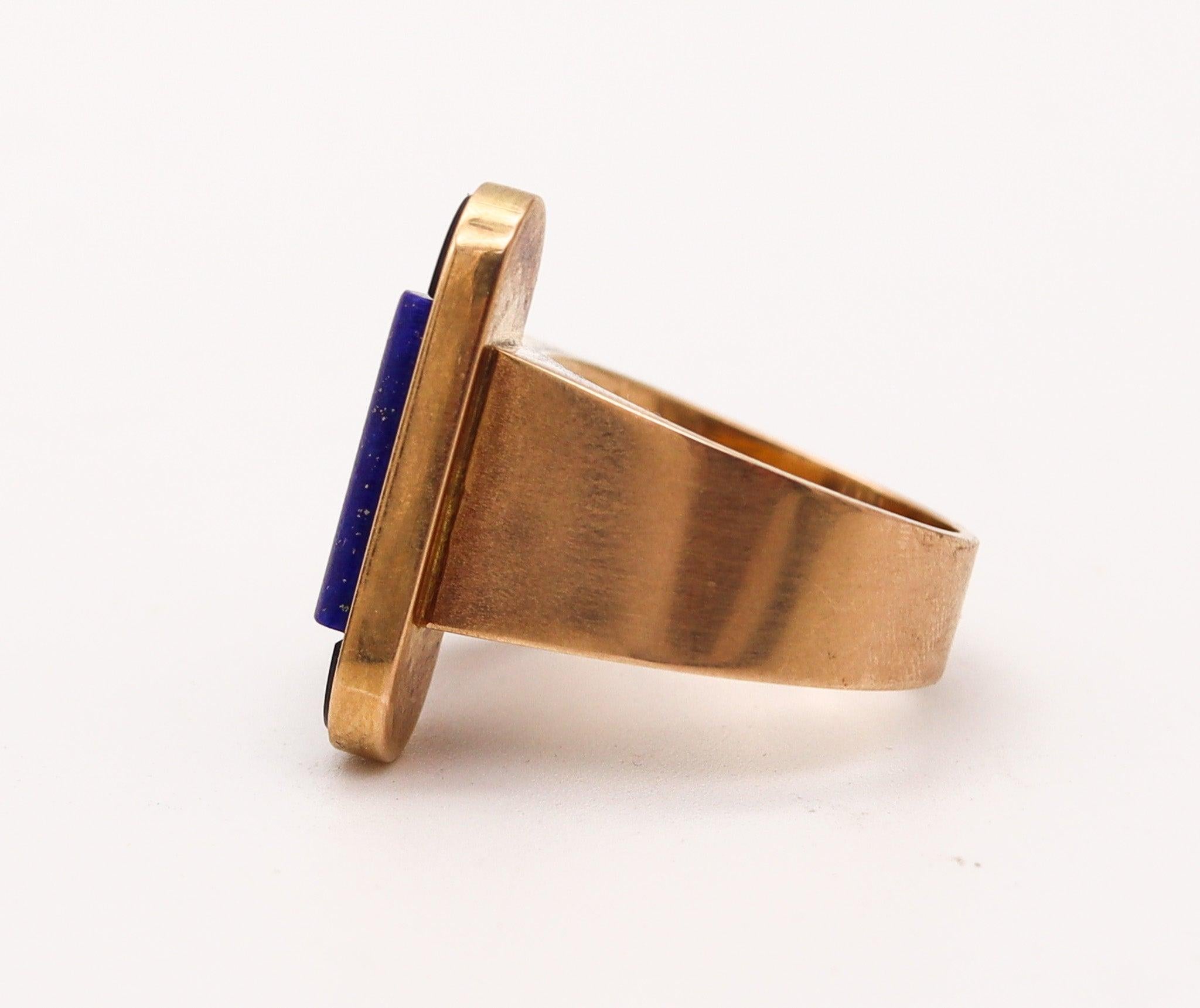 RAYMOND TEMPLIER 1930 Sculptural Ring In 18Kt Gold Platinum And Gemstones In Excellent Condition For Sale In Miami, FL