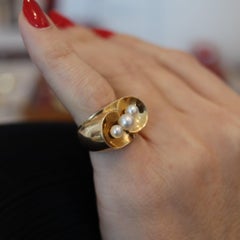 RAYMOND TEMPLIER, bague sculpturale en or jaune 18 carats avec perles naturelles, 1960