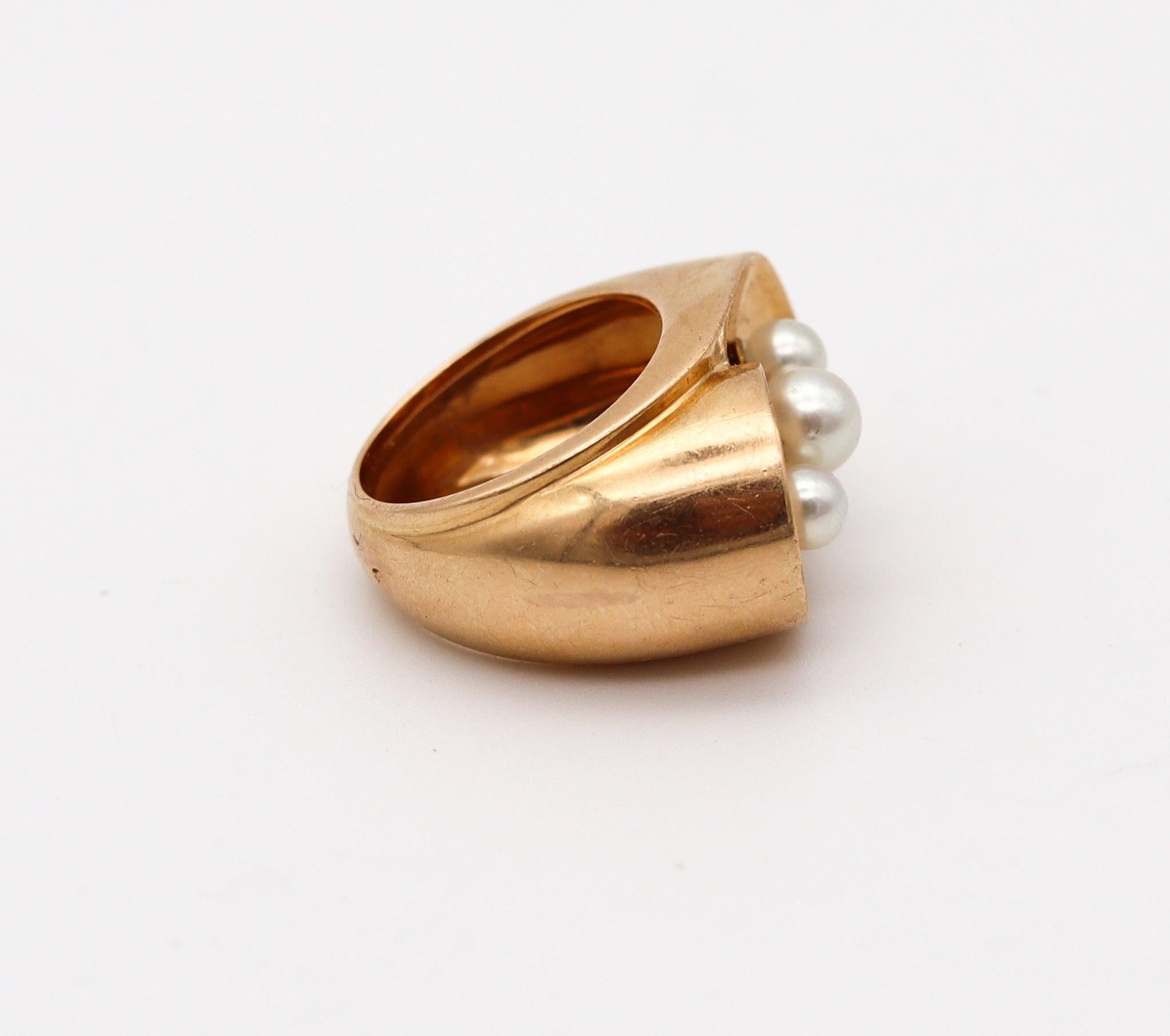 RAYMOND TEMPLIER, bague sculpturale en or jaune 18 carats avec perles naturelles, 1960 Excellent état - En vente à Miami, FL