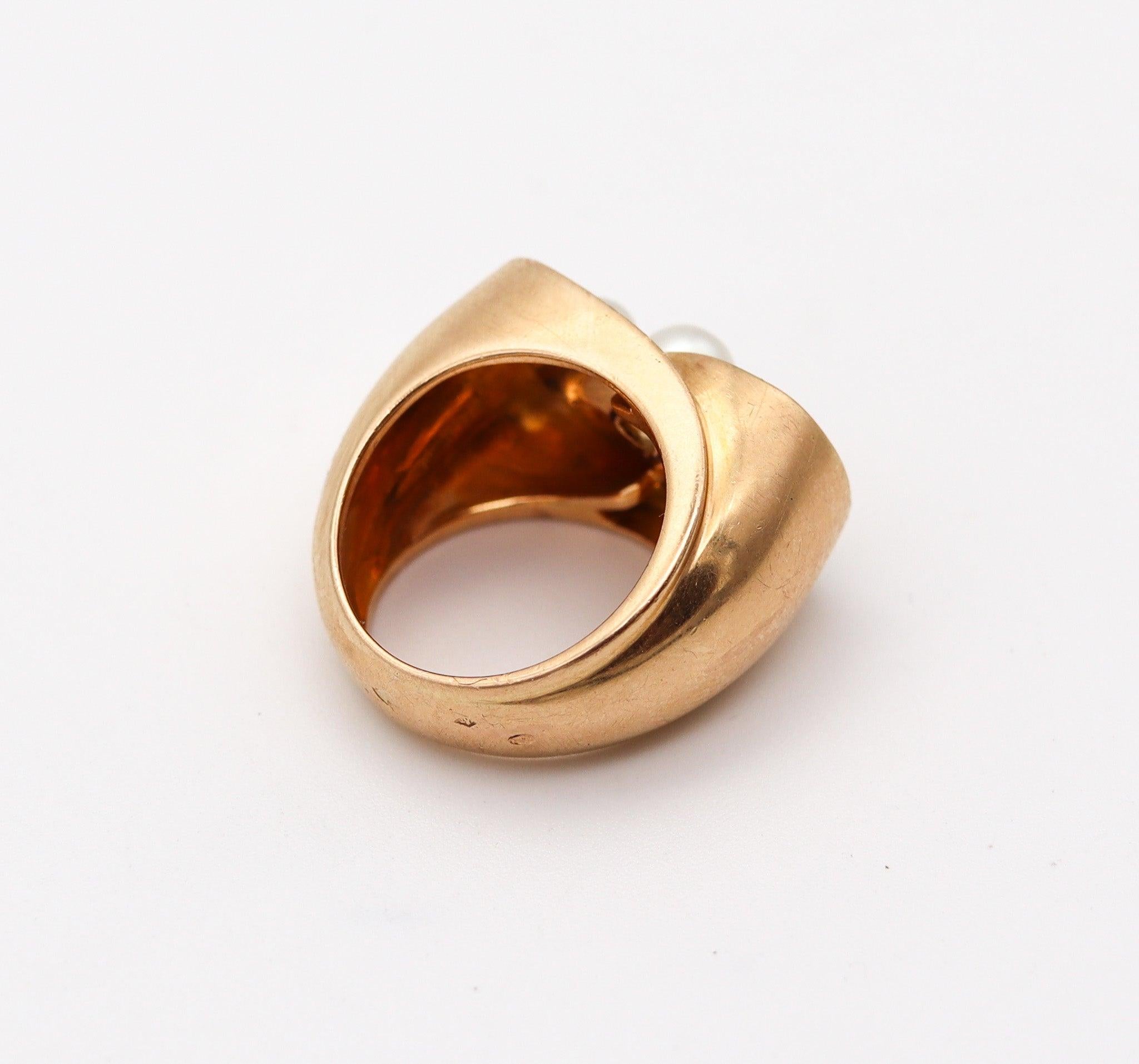 RAYMOND TEMPLIER, bague sculpturale en or jaune 18 carats avec perles naturelles, 1960 Pour femmes en vente