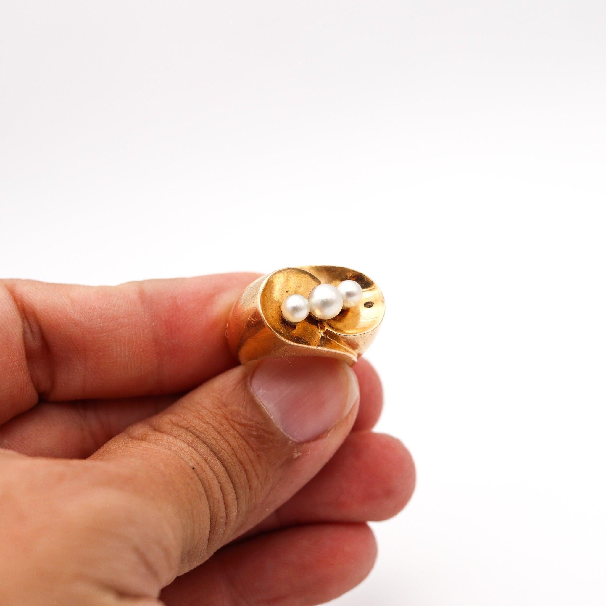 RAYMOND TEMPLIER, bague sculpturale en or jaune 18 carats avec perles naturelles, 1960 en vente 3