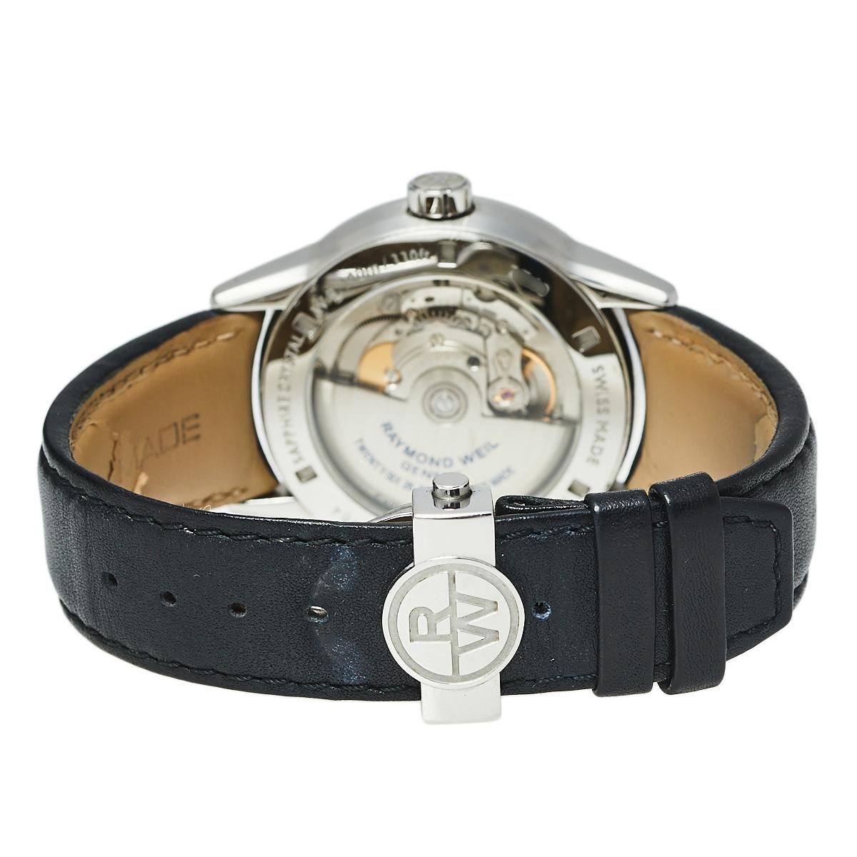 Here, we have the Freelancer 2740-STC-20021 from Raymond Weil which looks and feels luxurious. Swiss-made, it has a stainless steel case designed just to conveniently assist you. It carries a sapphire glass and a black dial housing index hour