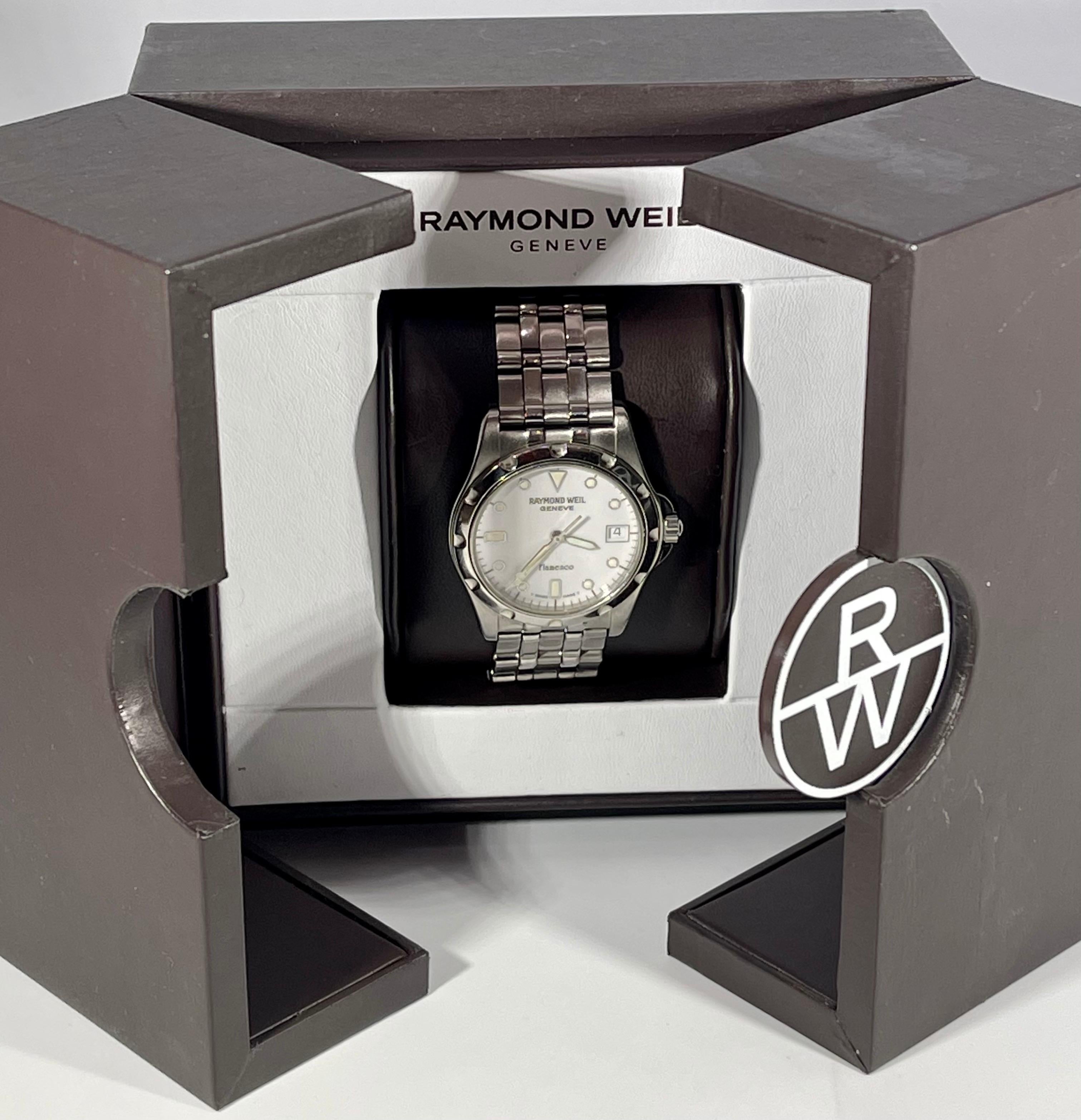 Raymond Weil Flamenco Stainless Steel Watch with Date & Box In Excellent Condition In New York, NY