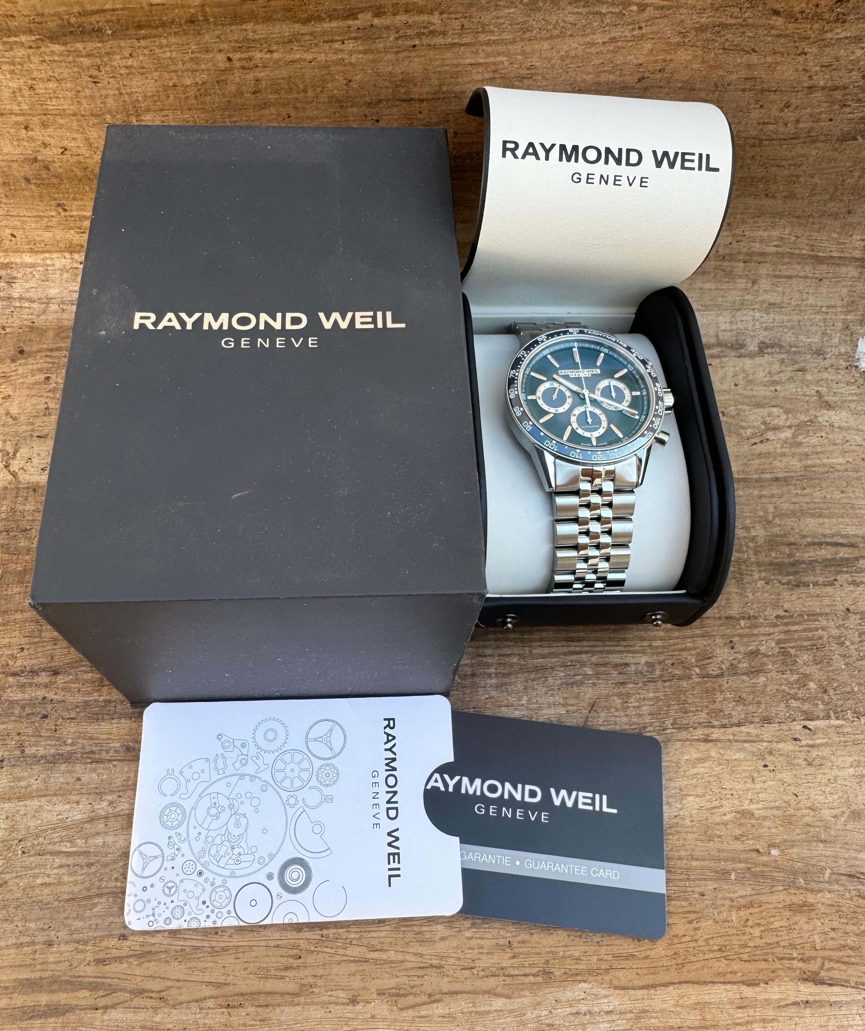 Marque : Raymond Weil

Modèle : Pigiste

Référence : 7741-ST3-50021

Pays de fabrication : Suisse

Mouvement : Automatique

Matériau du boîtier : Acier inoxydable

Dimensions : Largeur du boîtier : 43.5 mm. (sans couronne)

Type de bracelet : Acier