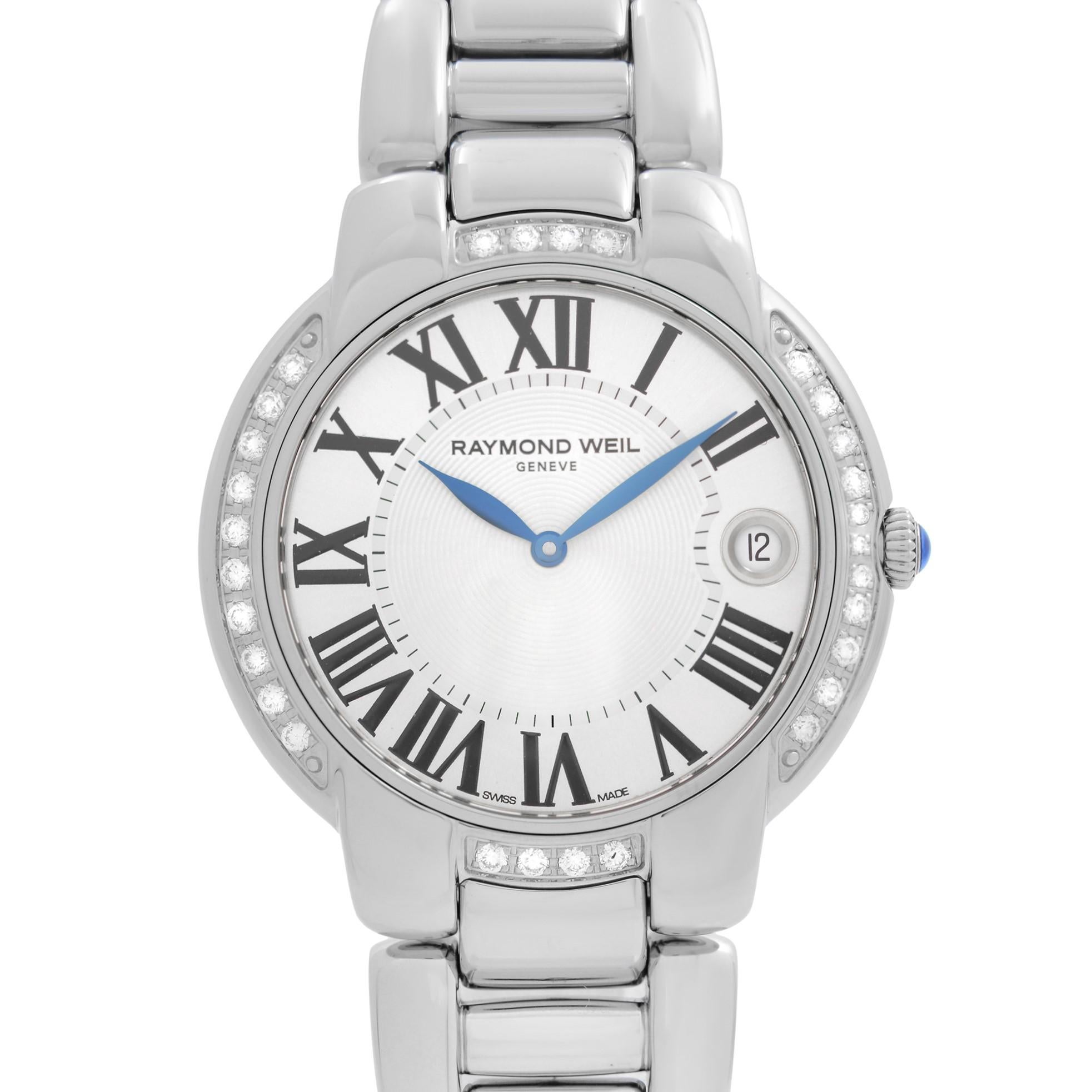 Display Model Raymond Weil Jasmine 35mm Steel Diamonds Silver Dial Quartz Ladies Watch 5235-STS-01659. This Beautiful Timepiece Features: Stainless Steel Case and Bracelet, Fixed Stainless Steel Bezel Set with 29 Diamonds, Silver Dial with Blue