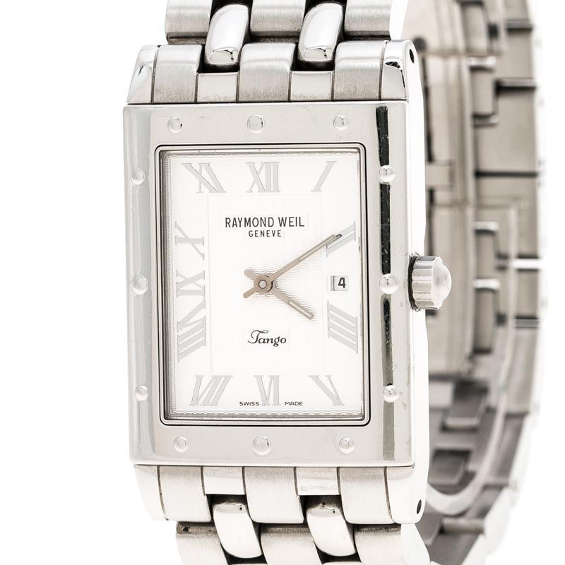 For the lovers of the minimalist fashion comes this Tango watch from Raymond Weil. It has a stainless steel case of 27 mm diameter featuring a punctuated bezel. Enclosed within the case is a rectangle dial, that features Roman numeral hour markers,