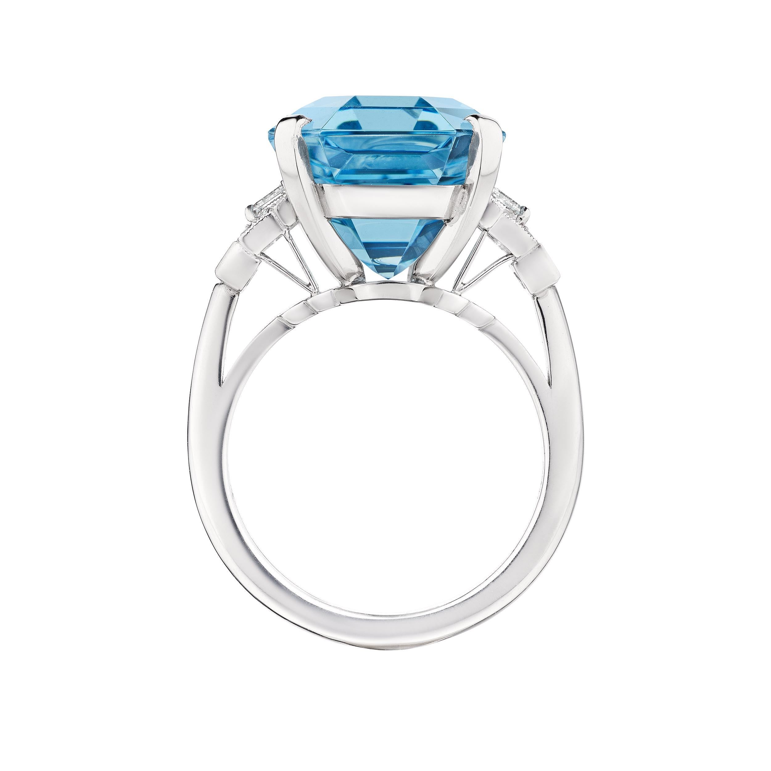 Raymond Yard 13.70 Carat Emerald Cut Aquamarine Diamond Platinum Ring (Zeitgenössisch) im Angebot