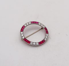 Raymond Yard 1935 Art Deco Brooch In Platinum With 4.82 Ctw Rubies Diamonds