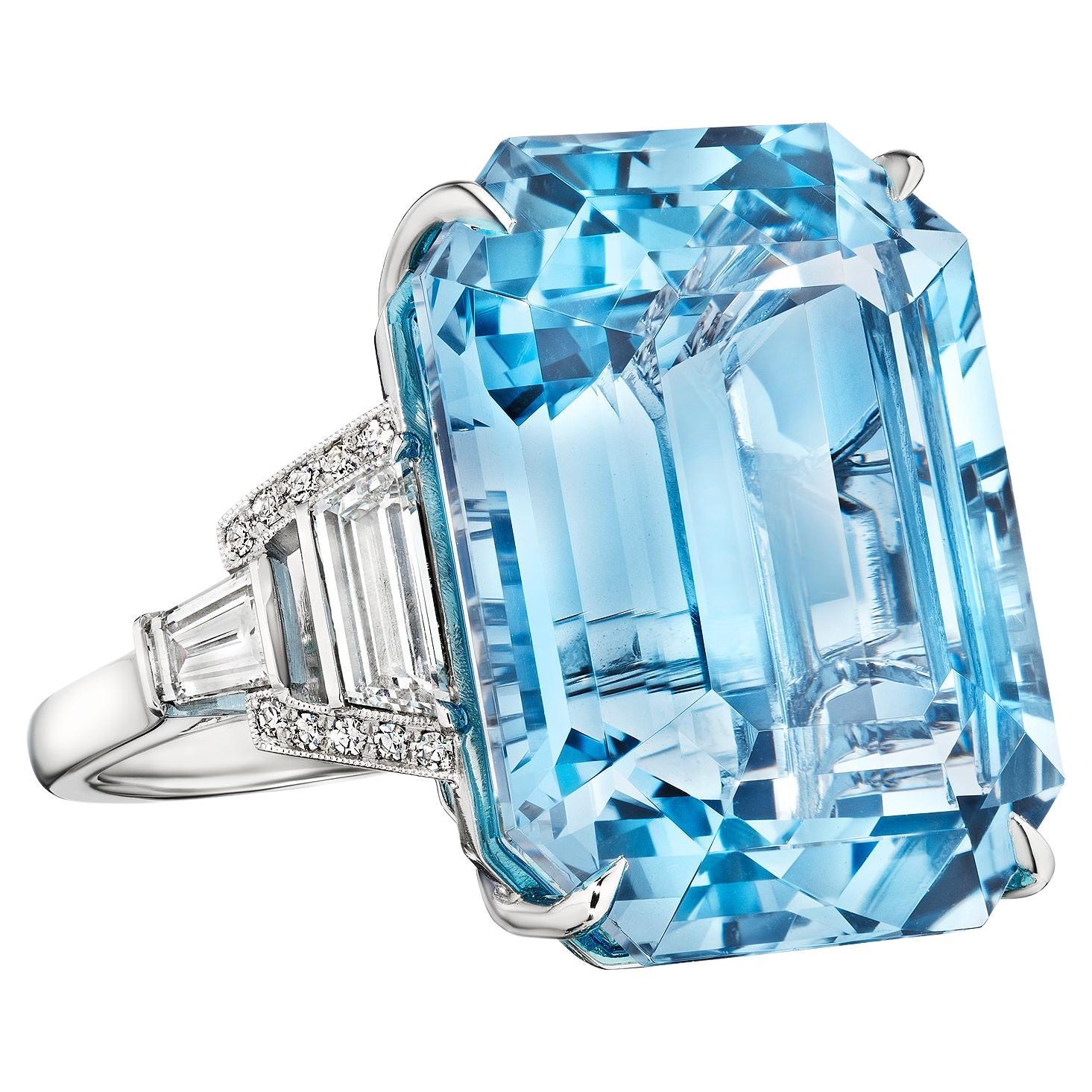 Raymond Yard Anello in platino con acquamarina e diamante taglio smeraldo da 33,89 carati