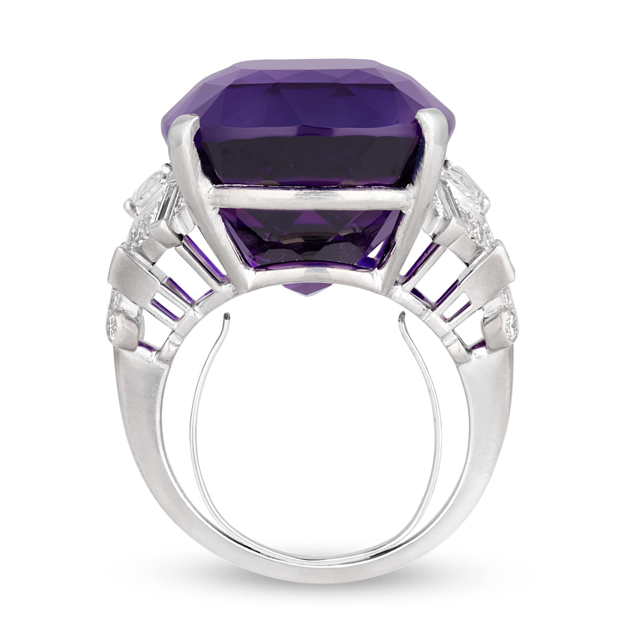 Raymond Yard Amethyst Ring, 27,62 Karat (Moderne) im Angebot