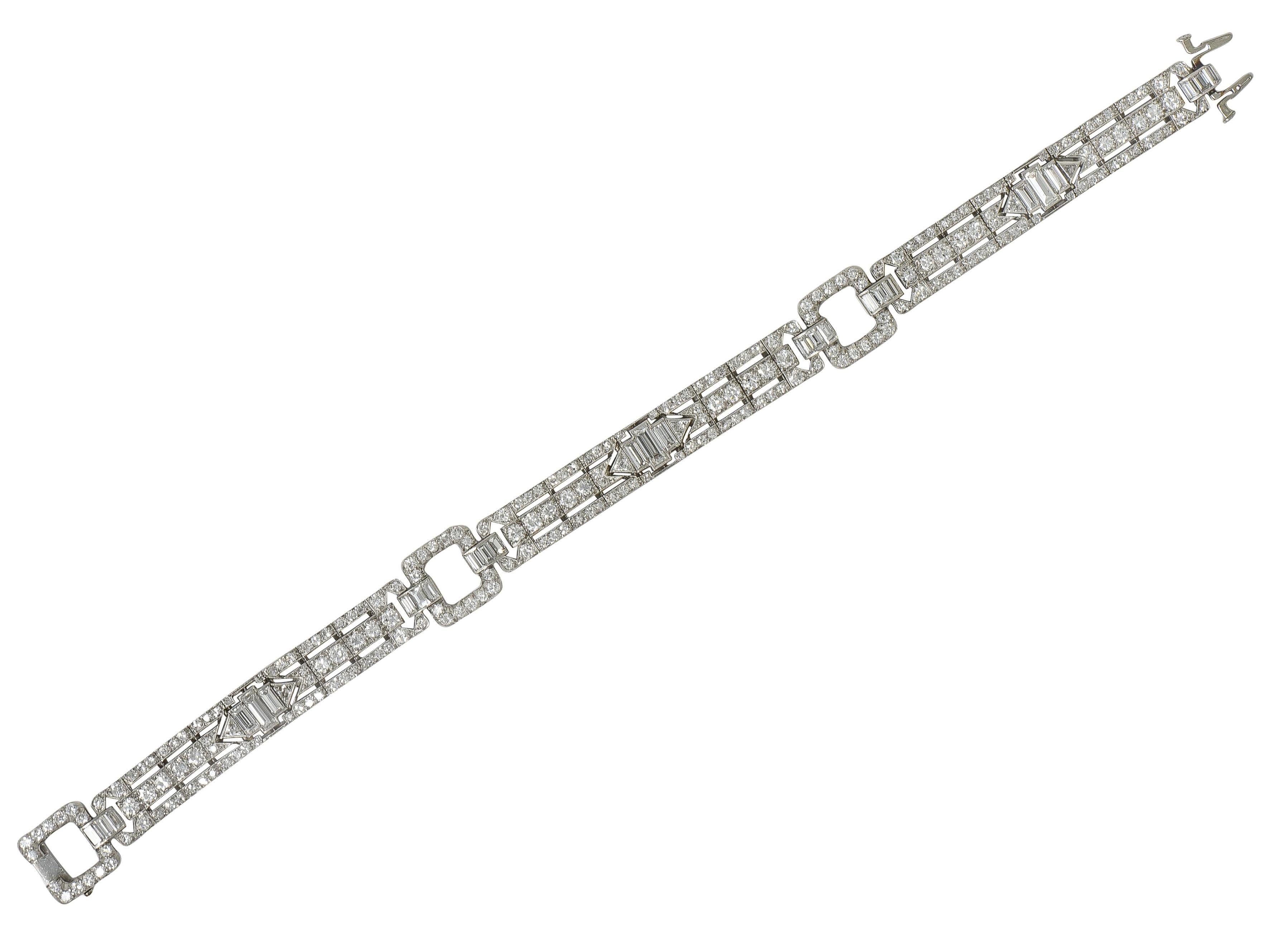 Raymond Yard Art Decó 9.00 CTW Diamond Platinum Vintage Buckle Line Pulsera Corte baguette en venta