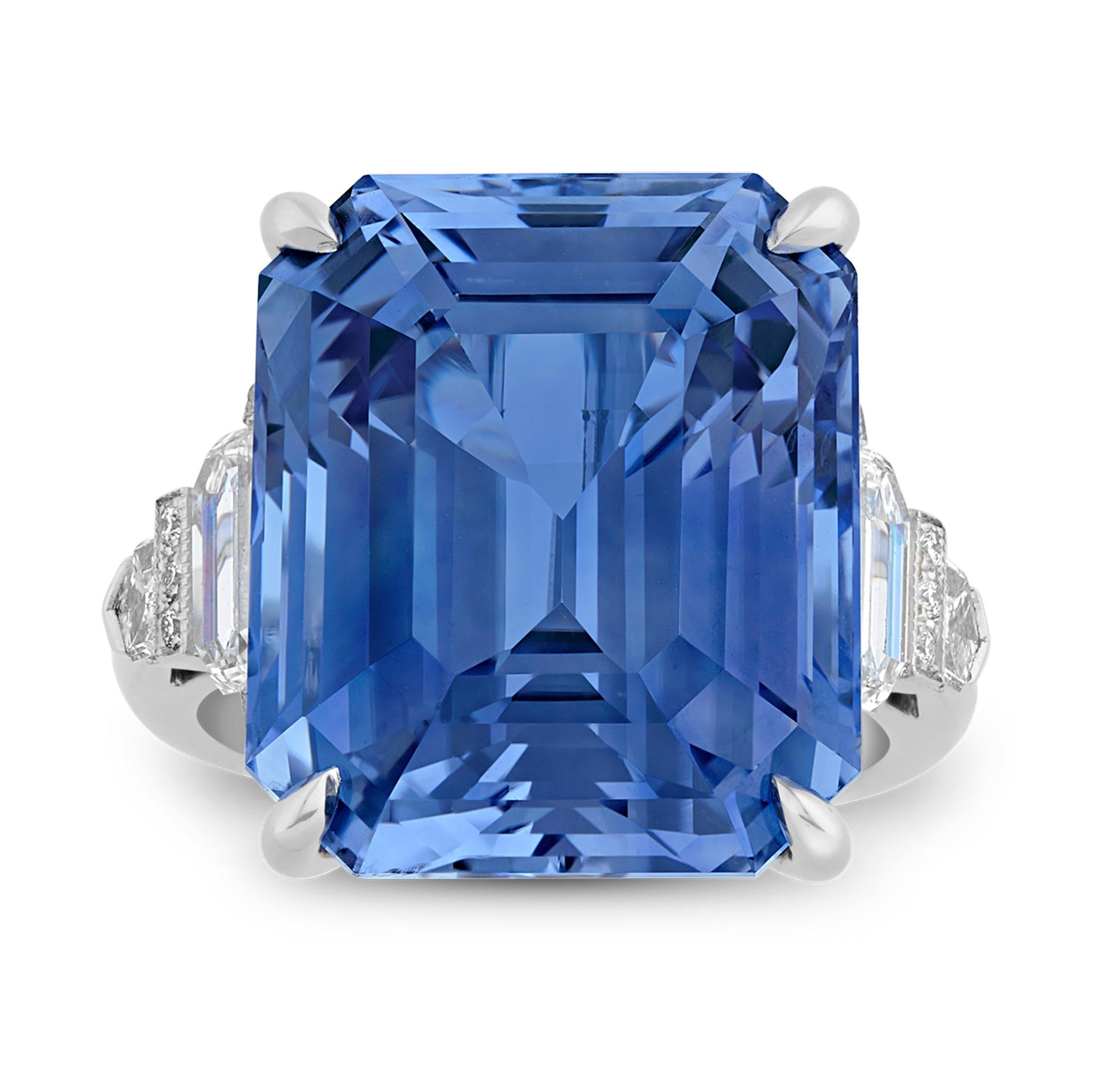 Anello con zaffiro di Ceylon di Raymond Yard, 24,90 carati