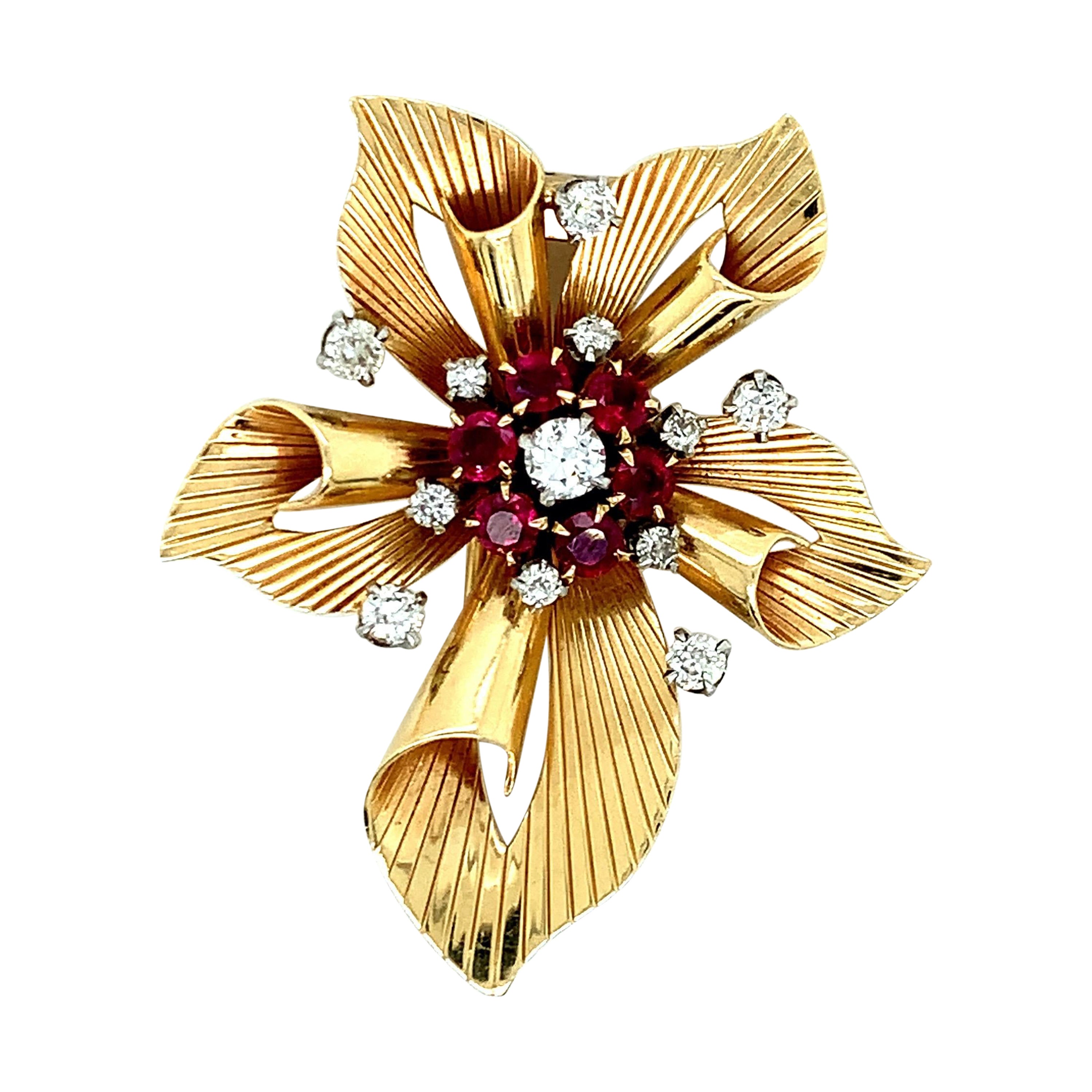 Spilla in oro con diamante e rubino Raymond Yard Flower