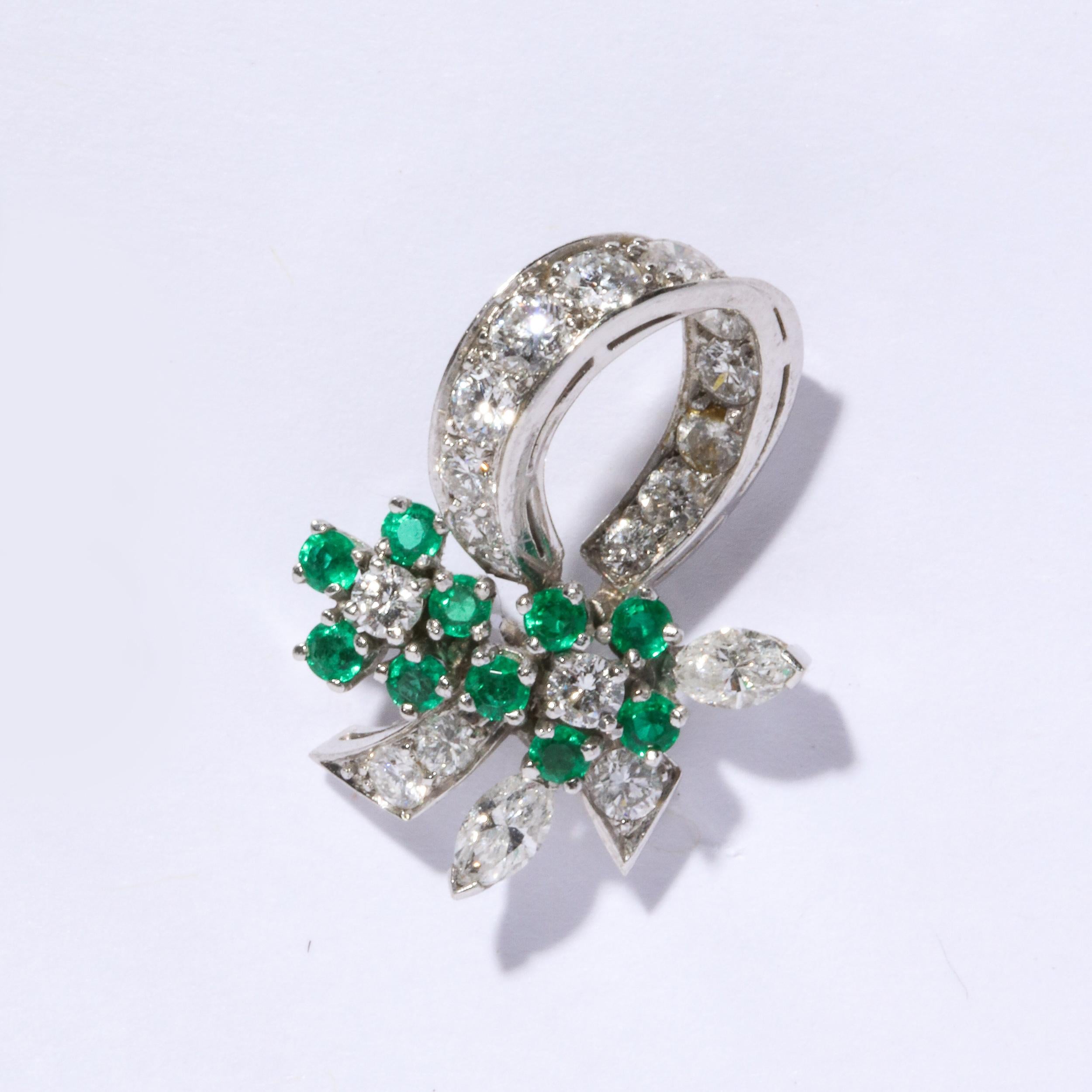 Raymond Yard Platin-, Diamant- und Smaragd-Ohrringe im Angebot 4