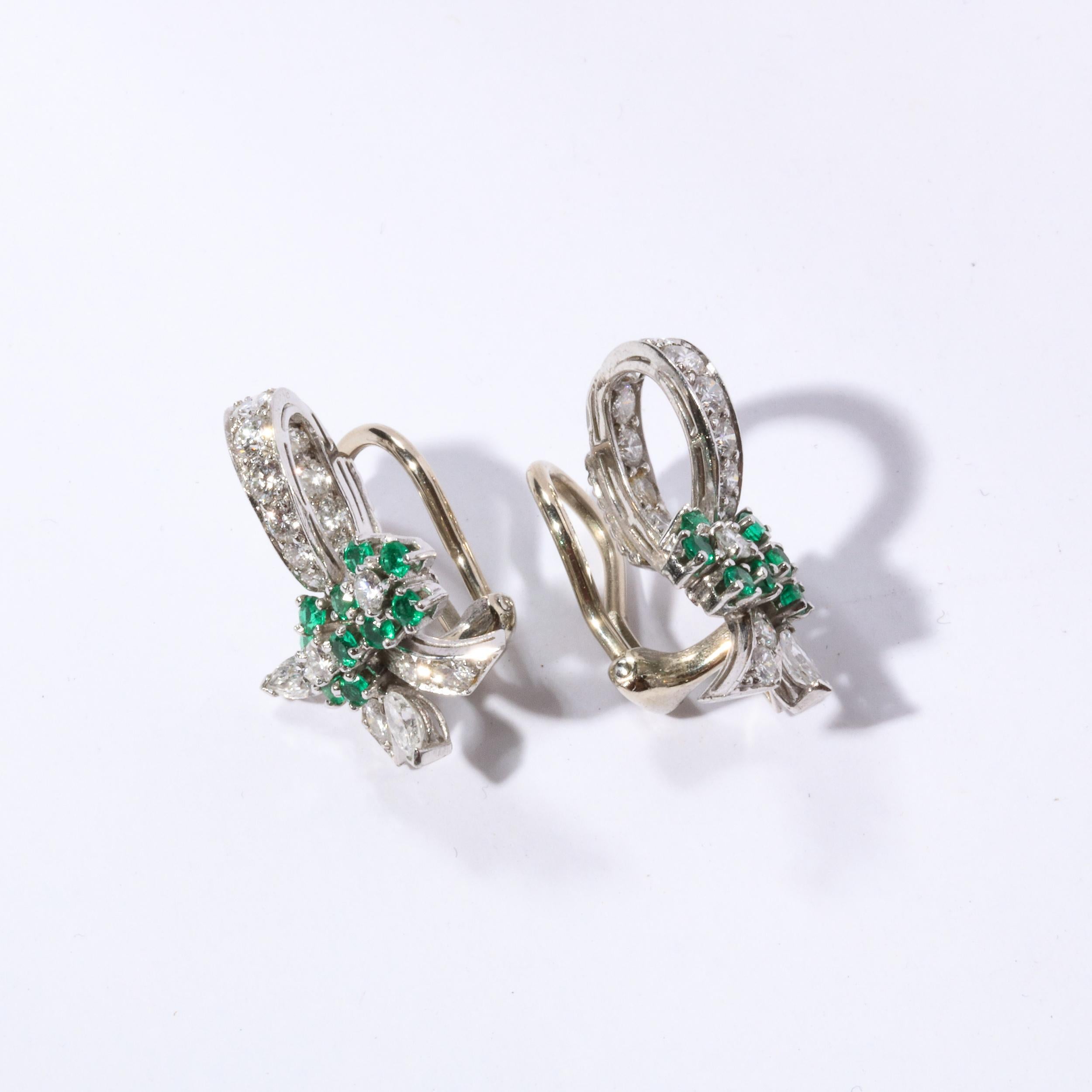 Raymond Yard Platin-, Diamant- und Smaragd-Ohrringe Damen im Angebot