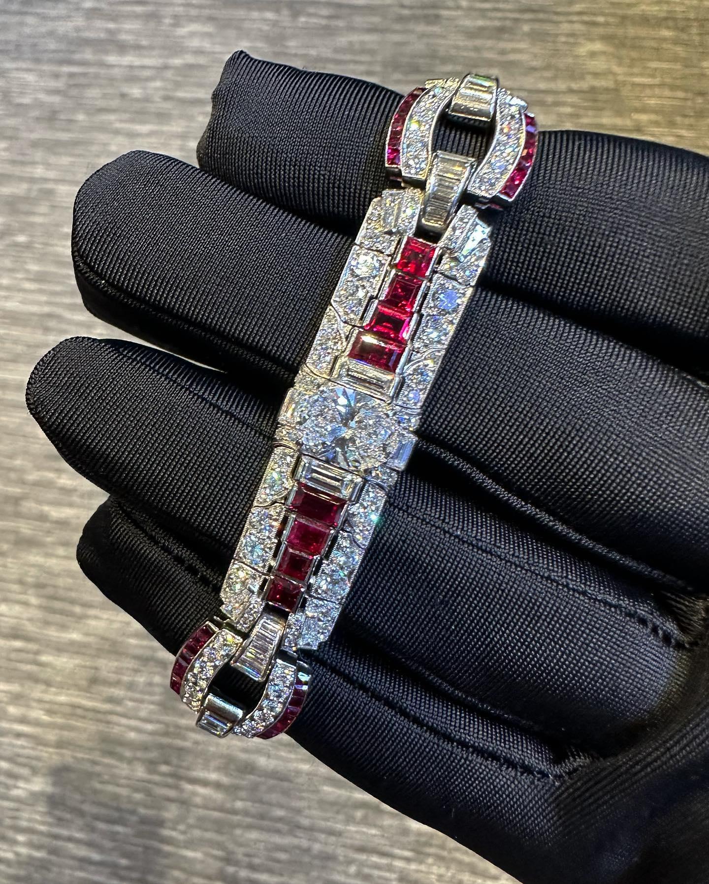 Raymond Yard Art Deco-Armband mit Rubin und Diamanten 1