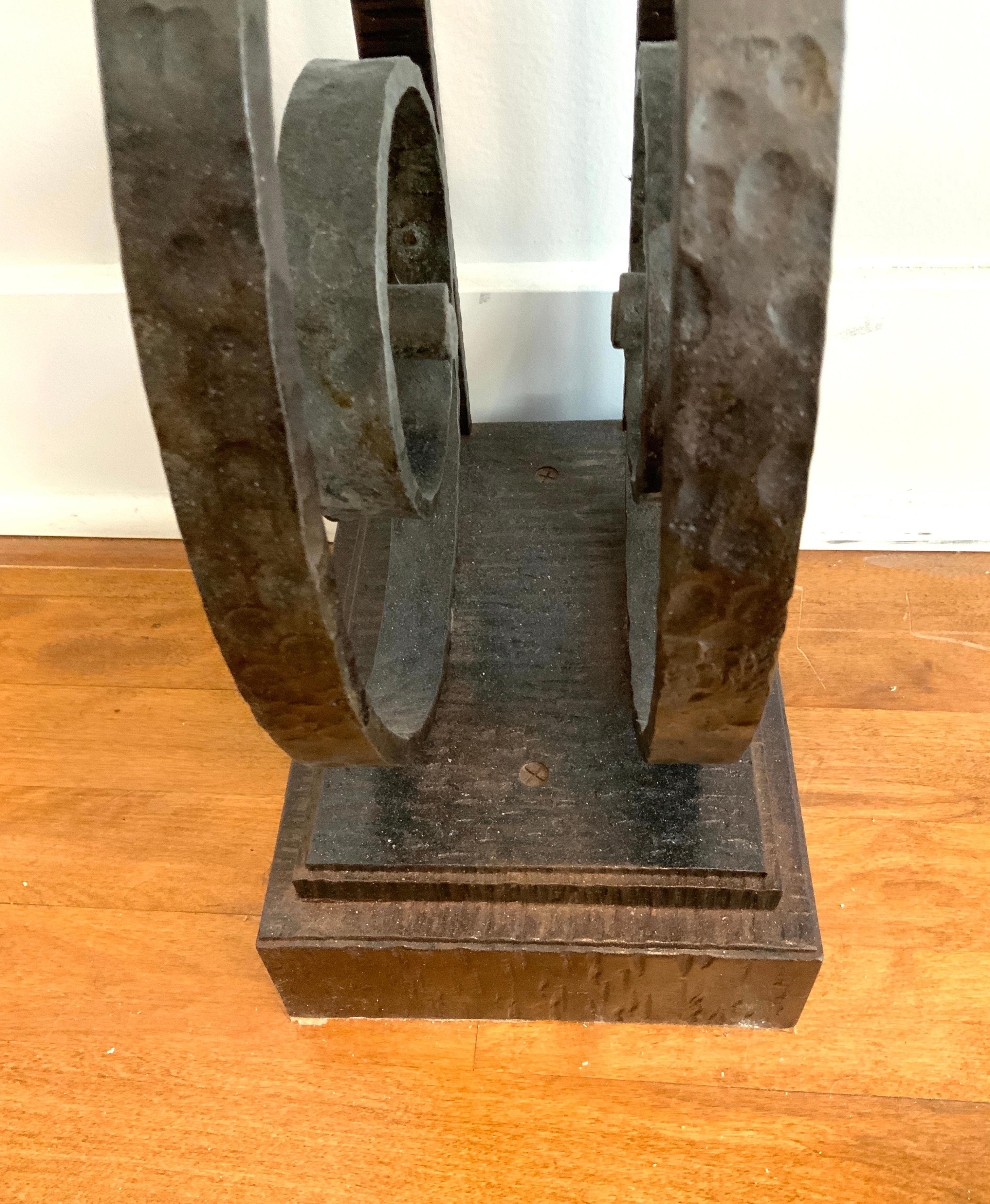 Martelé Table console attribuée à Raymond Subes en fer forgé martelé à la main, vers 1930 en vente