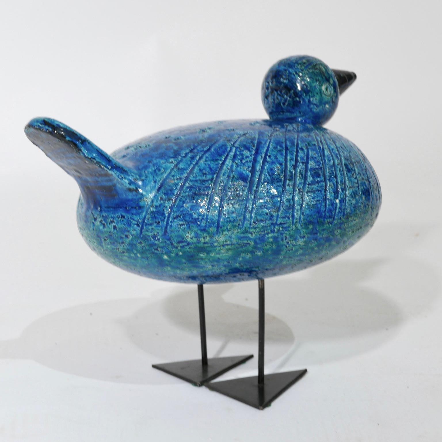 Raymor Bitossi Ceramic Duck / Bird with Metal Feet by Aldo Londi Made in Italy In Excellent Condition In Hudson, NY