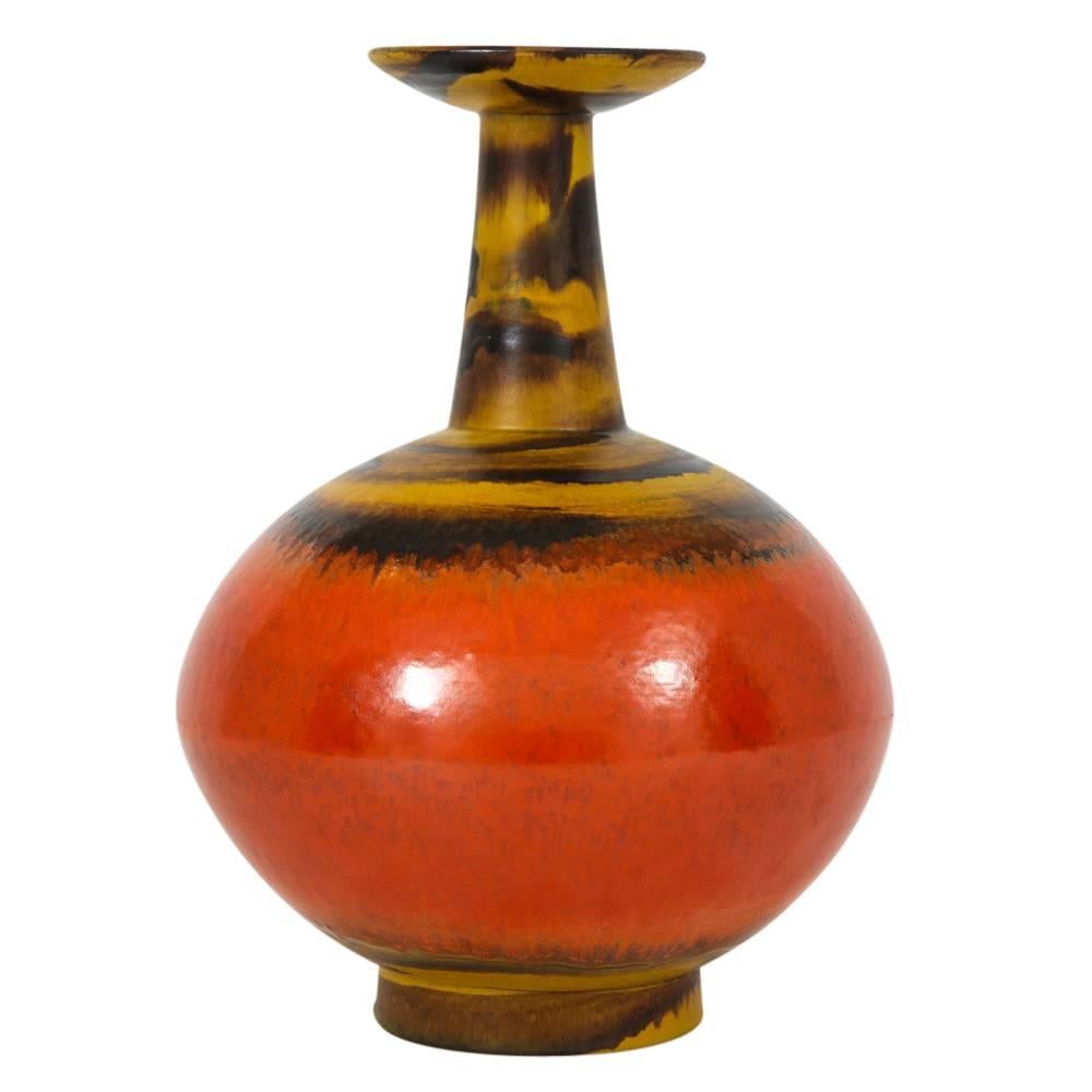 Raymor Bitossi vase, ceramic, orange yellow, Bagni signed. Large vase with elongated neck and bulbous body. Signed twice on the underside: Raymor R 336B and with on underside edge with an impressed stamp: ITALY. Designed by Alvino Bagni for Bitossi