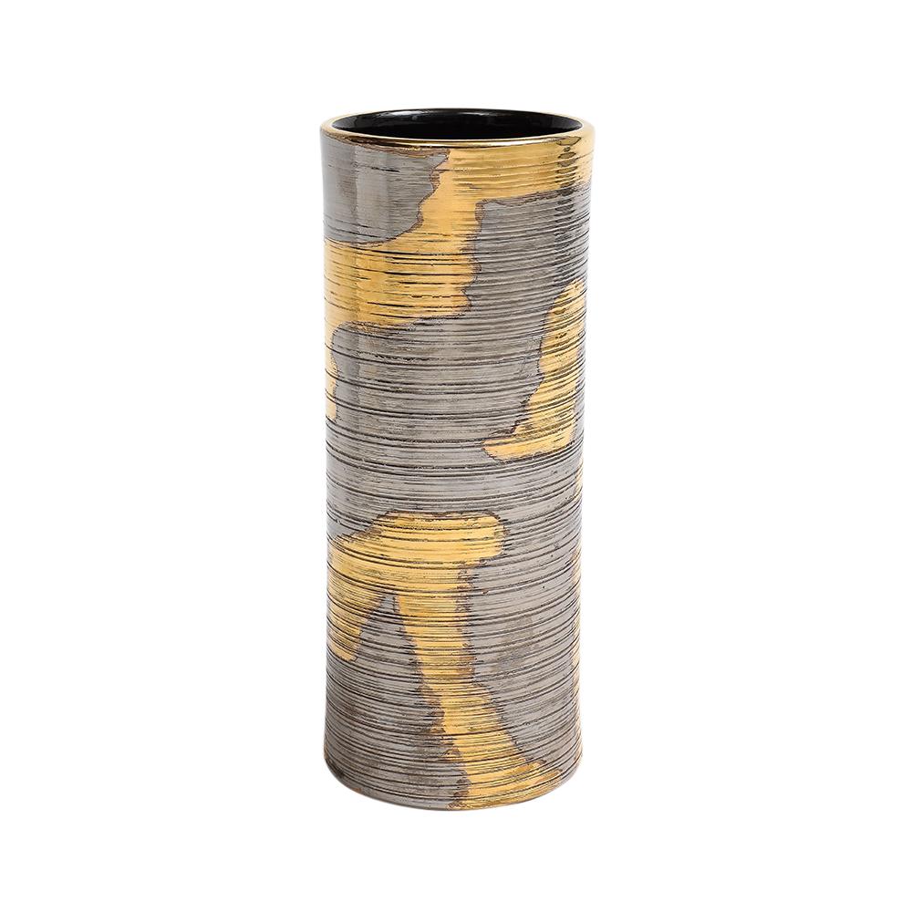 Vase de Raymor Bitossi, céramique, abstrait, or métallisé brossé, platine, signé. Vase cylindrique de taille moyenne à grande, émaillé d'or métallique et de platine, avec une surface nervurée finement texturée. Conserve la décalcomanie en papier de