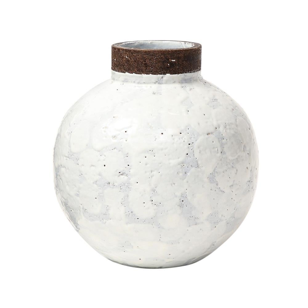 Milieu du XXe siècle Vase boule blanche Raymor Bitossi, céramique, signé en vente
