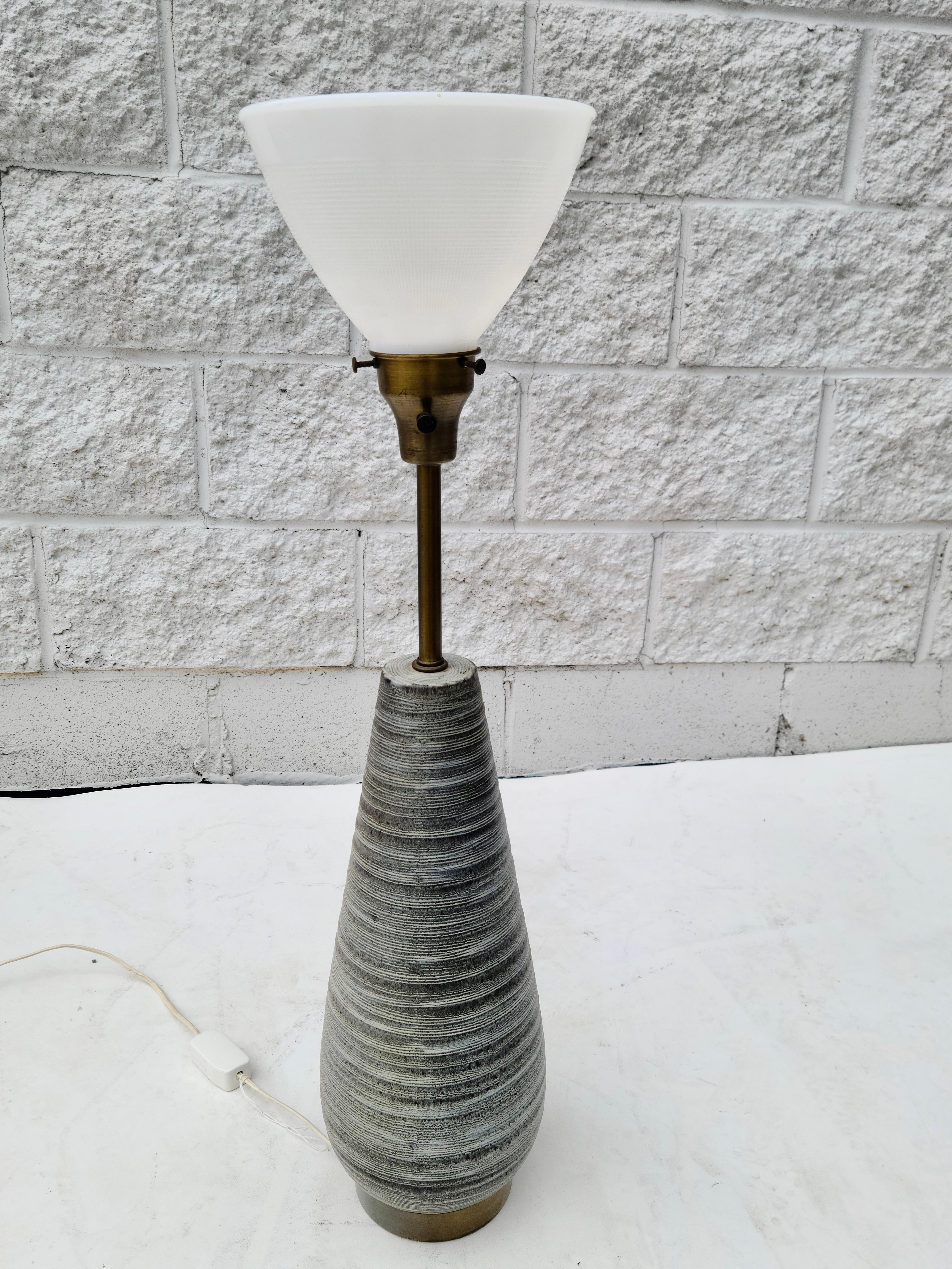 Raymor-Tischlampe aus Keramik im Stil von Paul McCobb Ursula Meyer im Angebot 7