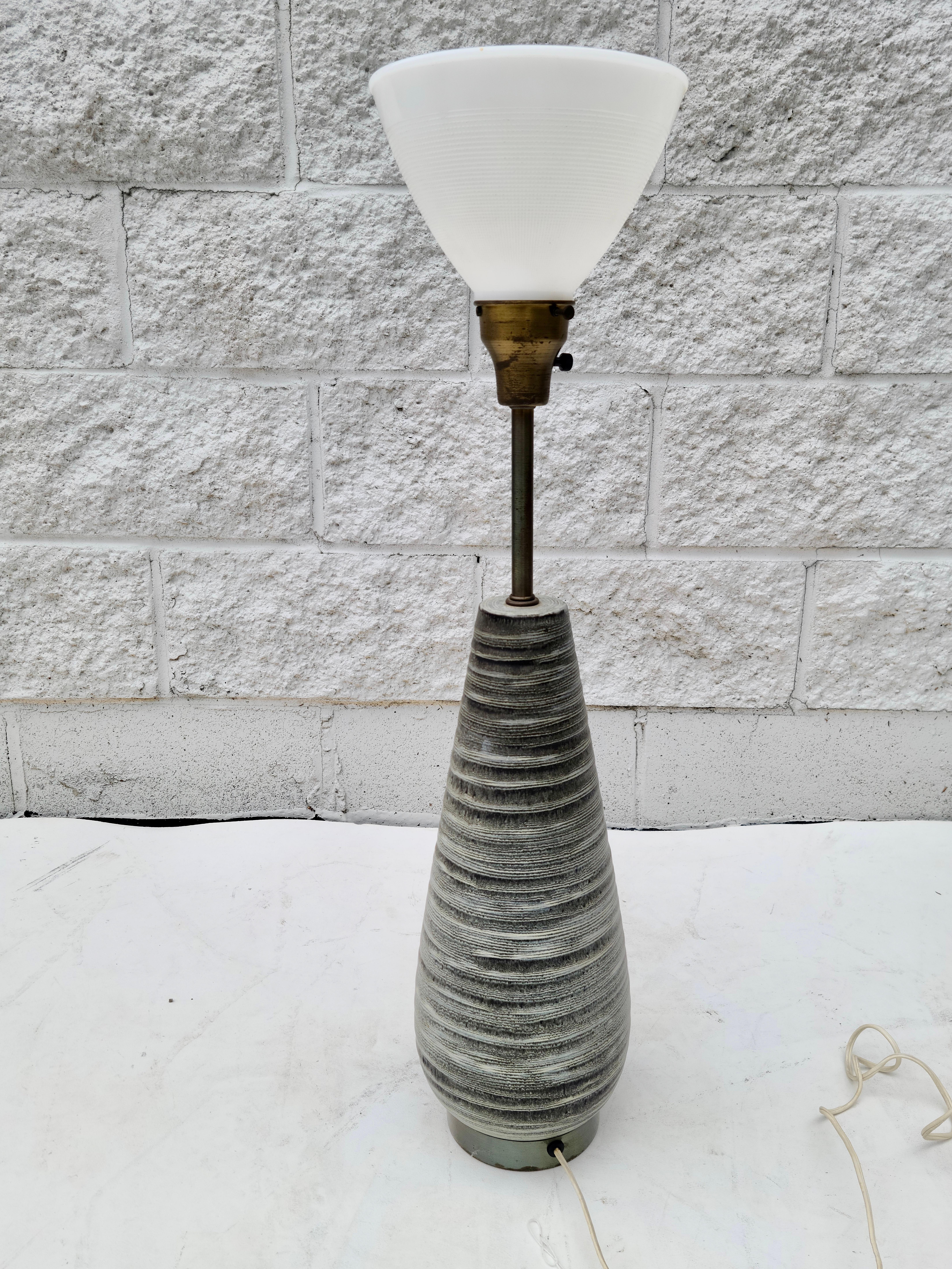 Raymor Ceramic Table Lamp in the style of Paul McCobb Ursula Meyer For Sale 4