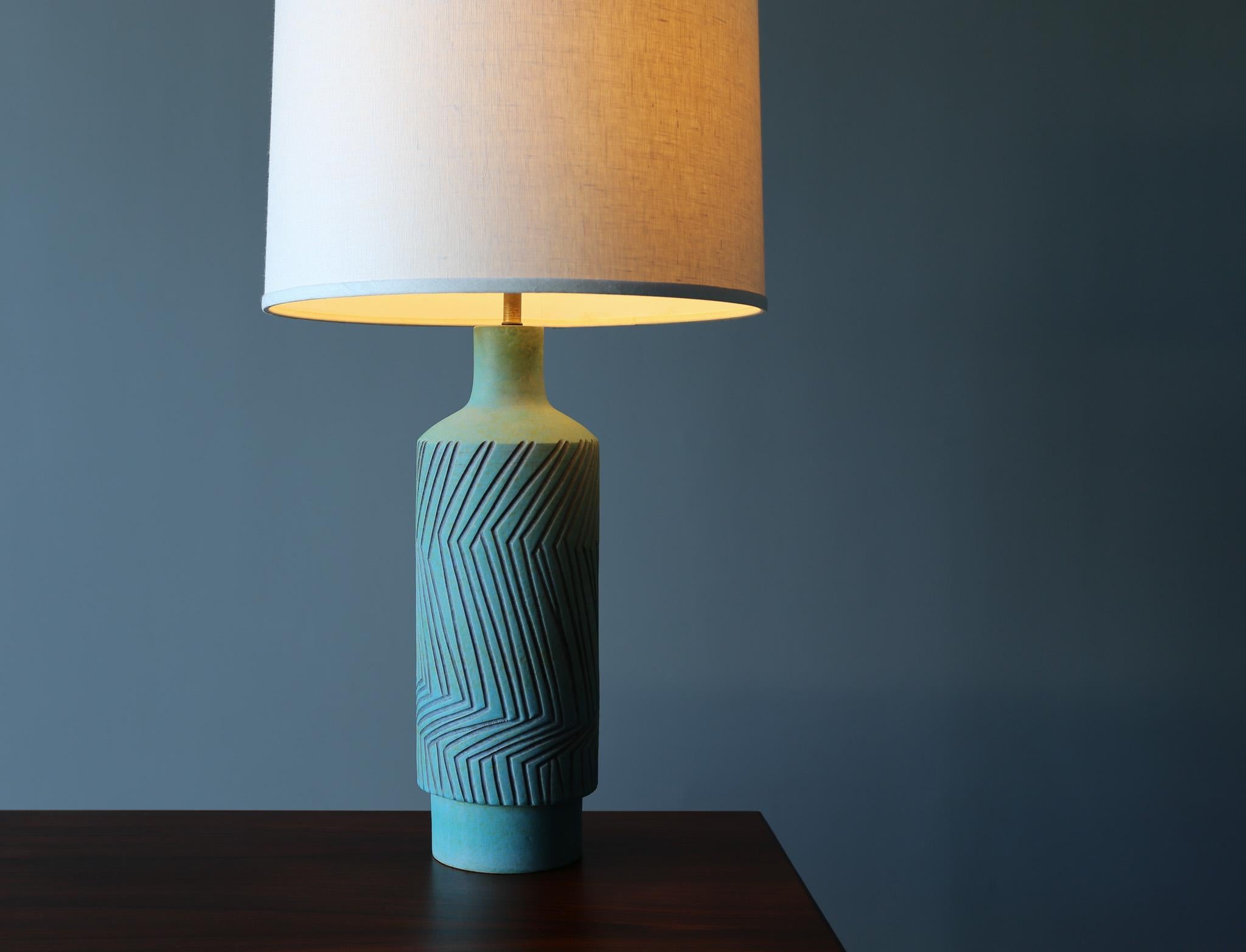 Raymor Ceramic Table Lamp, Italy, c.1960 In Good Condition For Sale In Costa Mesa, CA