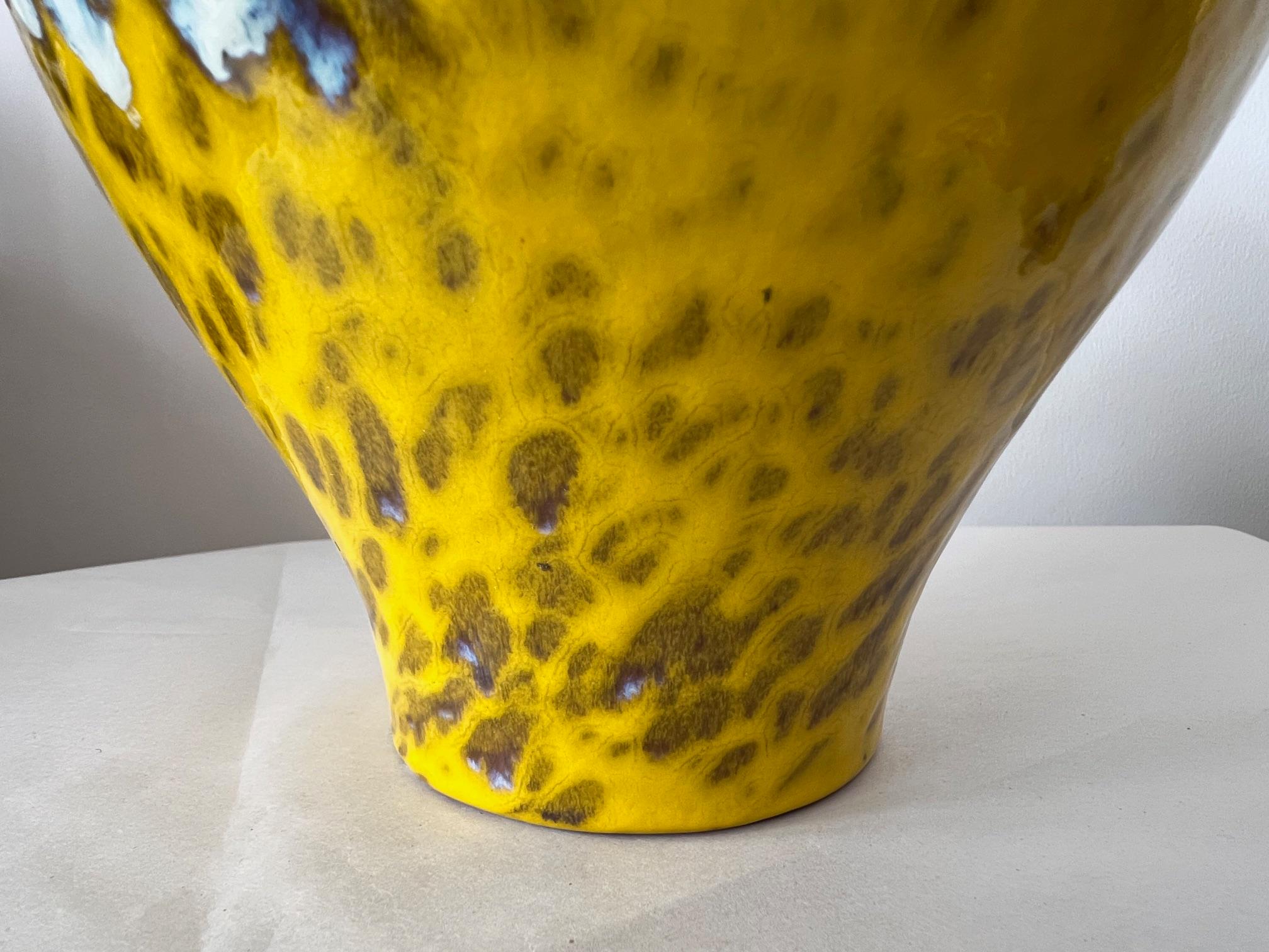 Raymor Ceramic Vase Made In Italy ca' 1970's In Good Condition For Sale In St.Petersburg, FL