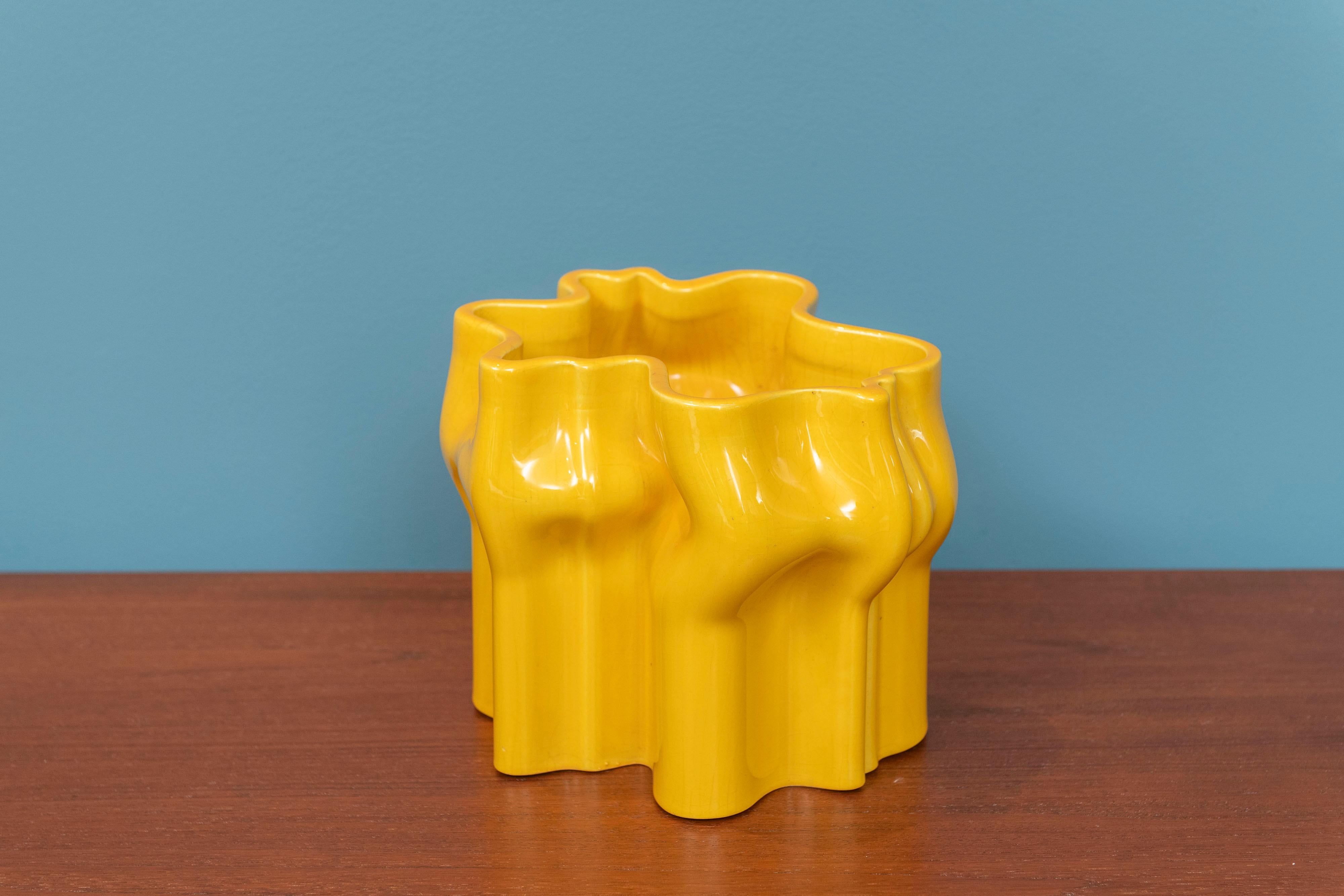 Raymor Italy Yellow Ceramic Vase In Good Condition For Sale In San Francisco, CA