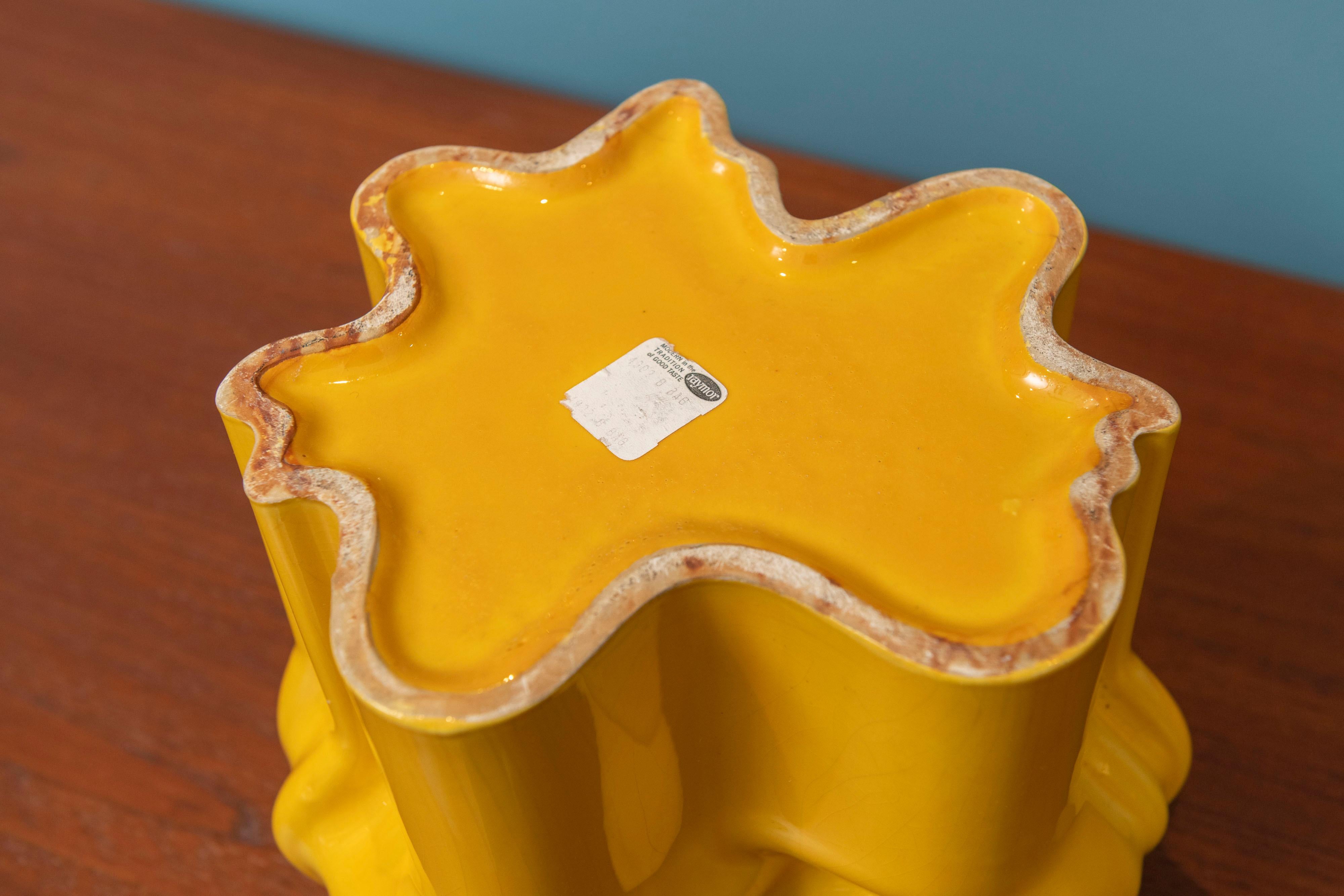 Vase italien en céramique jaune Raymor en vente 1