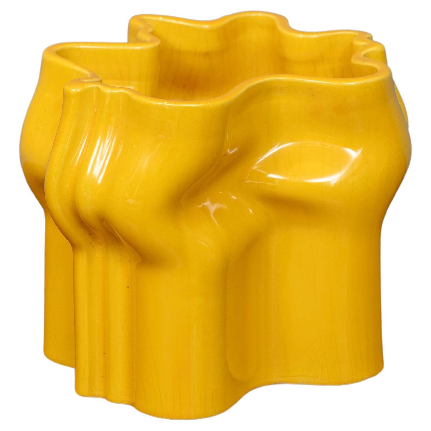 Vase italien en céramique jaune Raymor en vente
