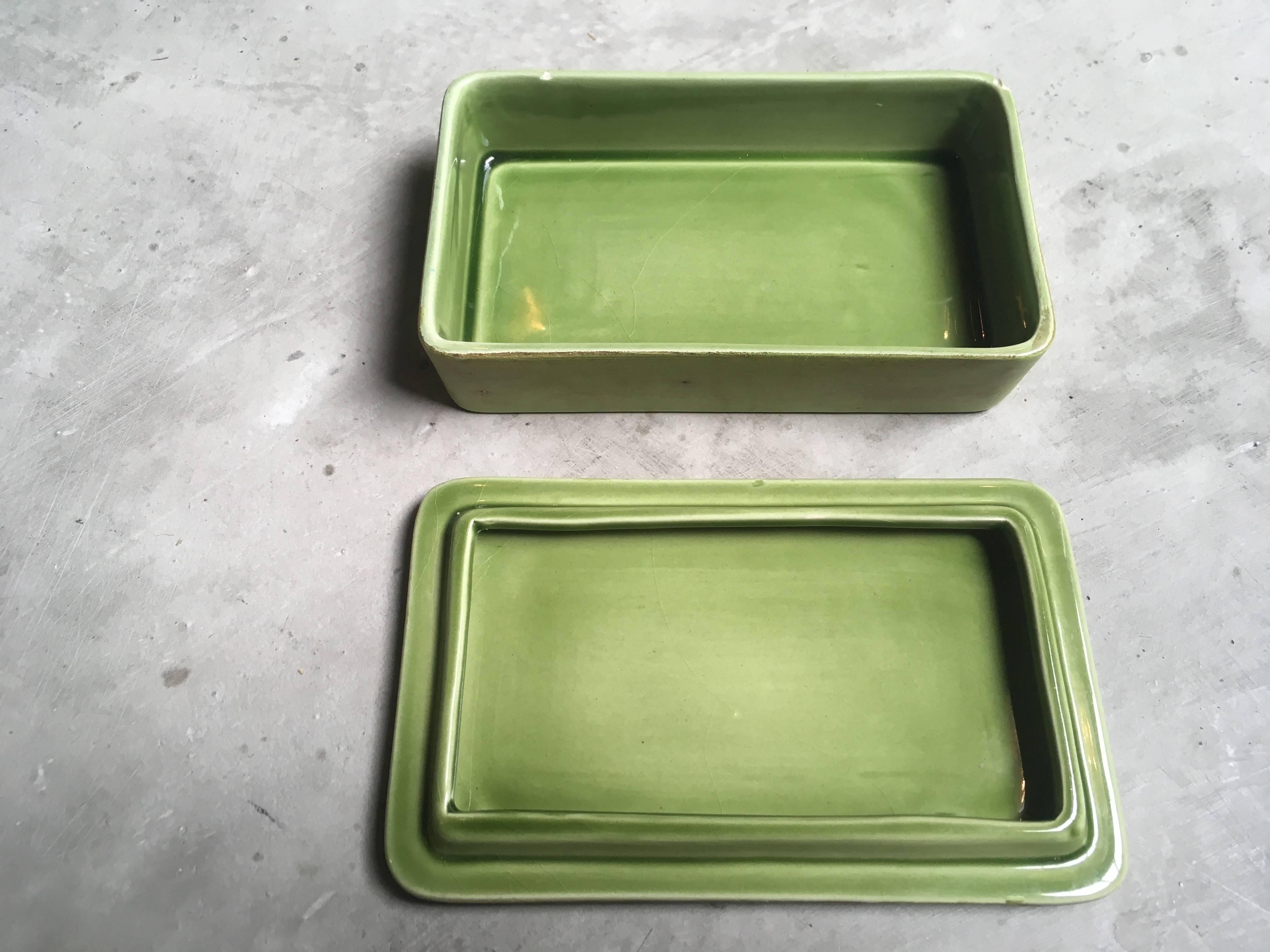 Beautiful ceramic box made in Italy by Raymor. Lime green coloring with matte finish. Excellent vintage condition. Perfect stash box or tabletop object.