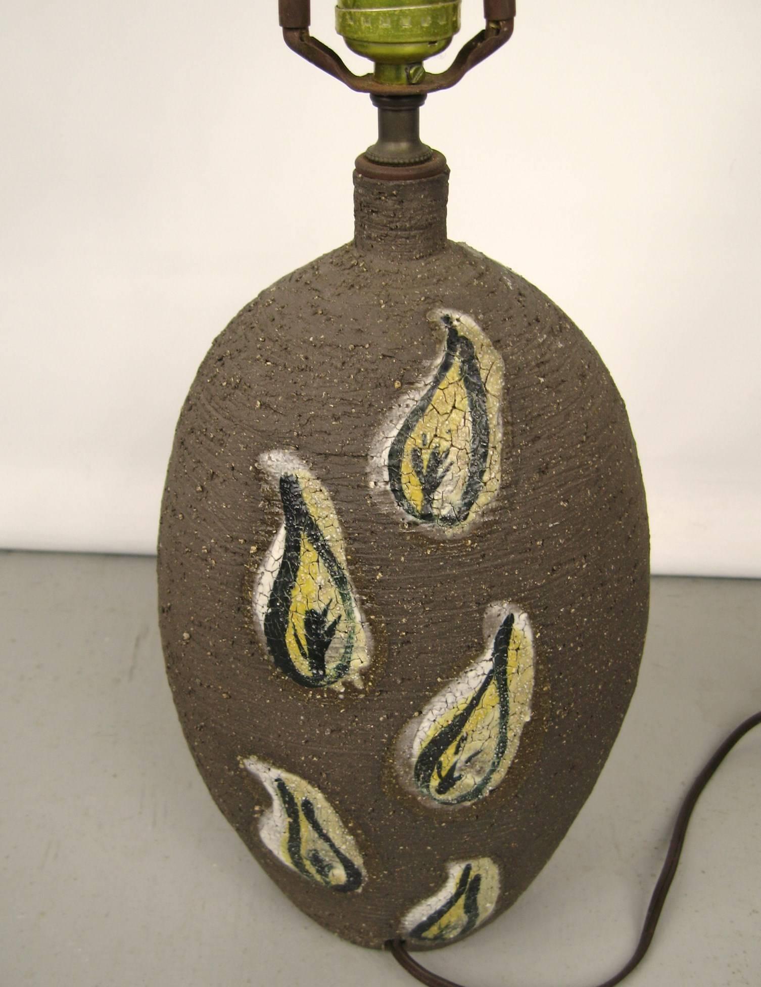 Mid-Century Modern Keramik-Blatt-Tischlampe von Raymor, 1960er Jahre (Moderne der Mitte des Jahrhunderts) im Angebot
