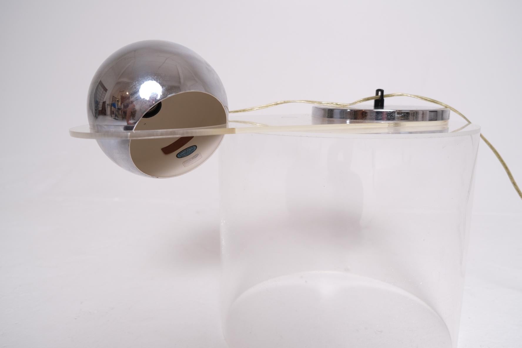 Raymor No. 7 Chrome and Lucite Counterweight Piano Lamp, 1960s For Sale 2
