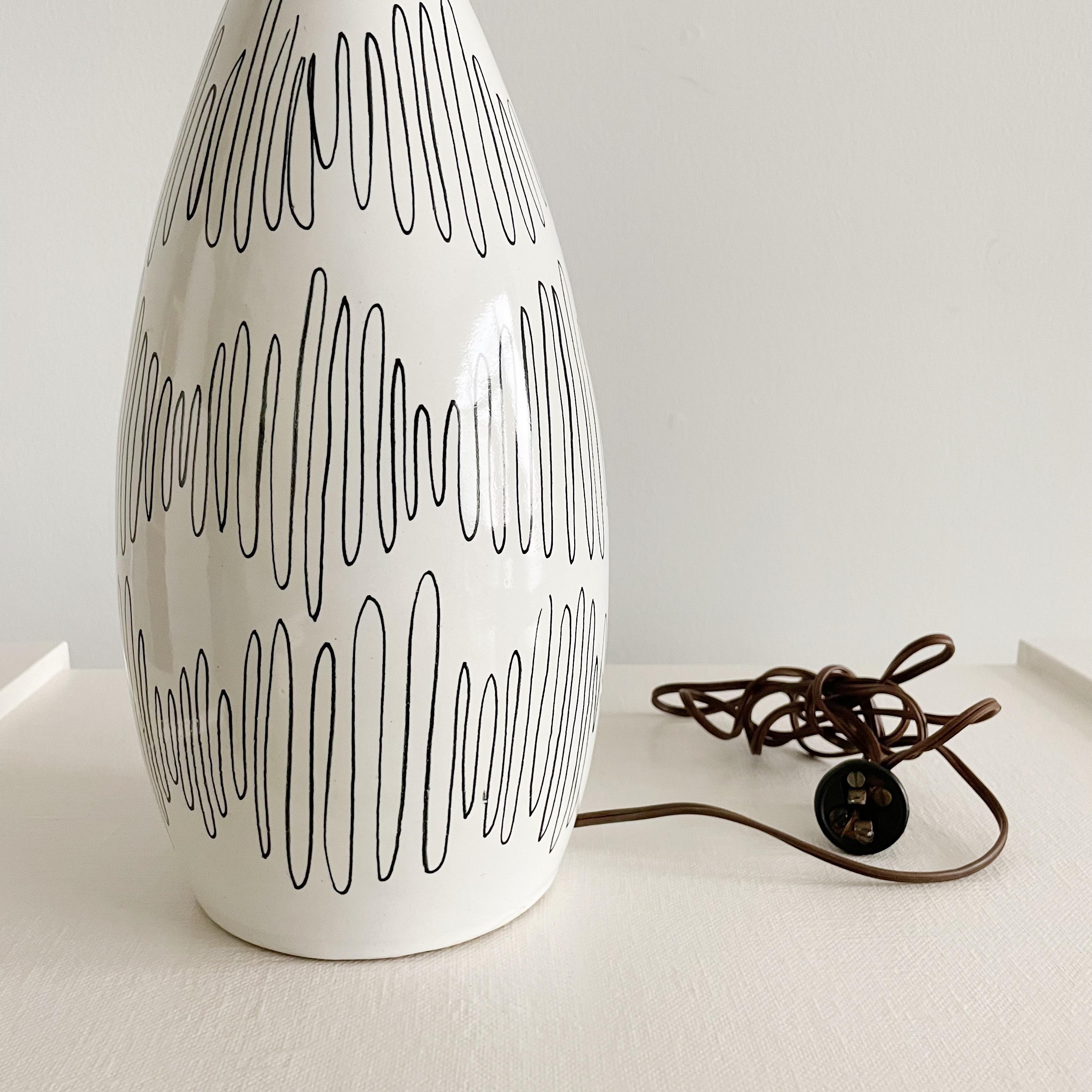 Andorran Raymor Vintage Black & White Ceramic Table Lamp For Sale