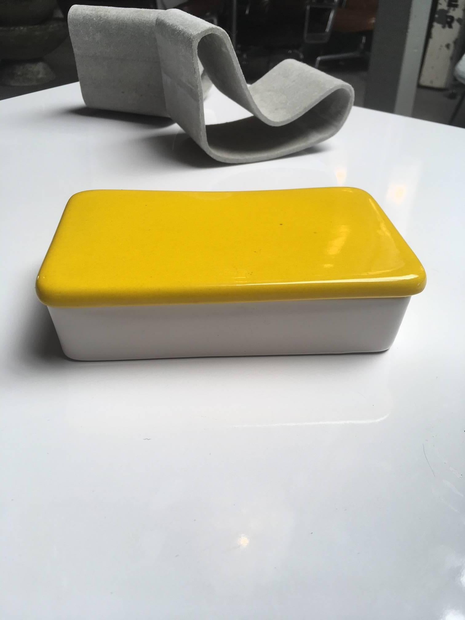 Beautiful ceramic box made in Italy by Raymor. Mustard yellow lid with white base. Excellent vintage condition. Perfect stash box or tabletop object.