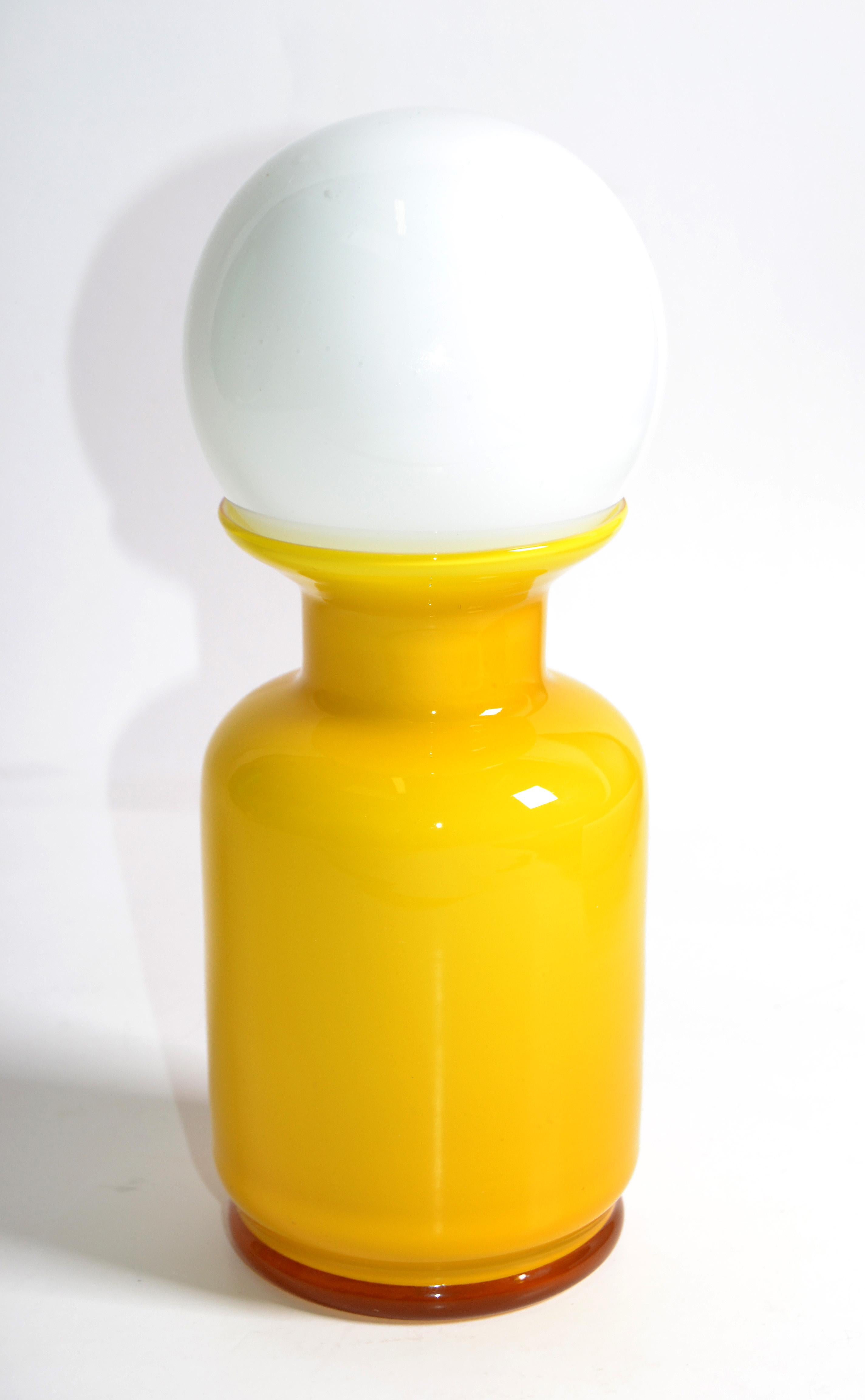 Gelbes Raymor-Kunstglasgefäß, Dekanter und weißer runder Stopper aus der Mitte des Jahrhunderts, Italien im Angebot 5