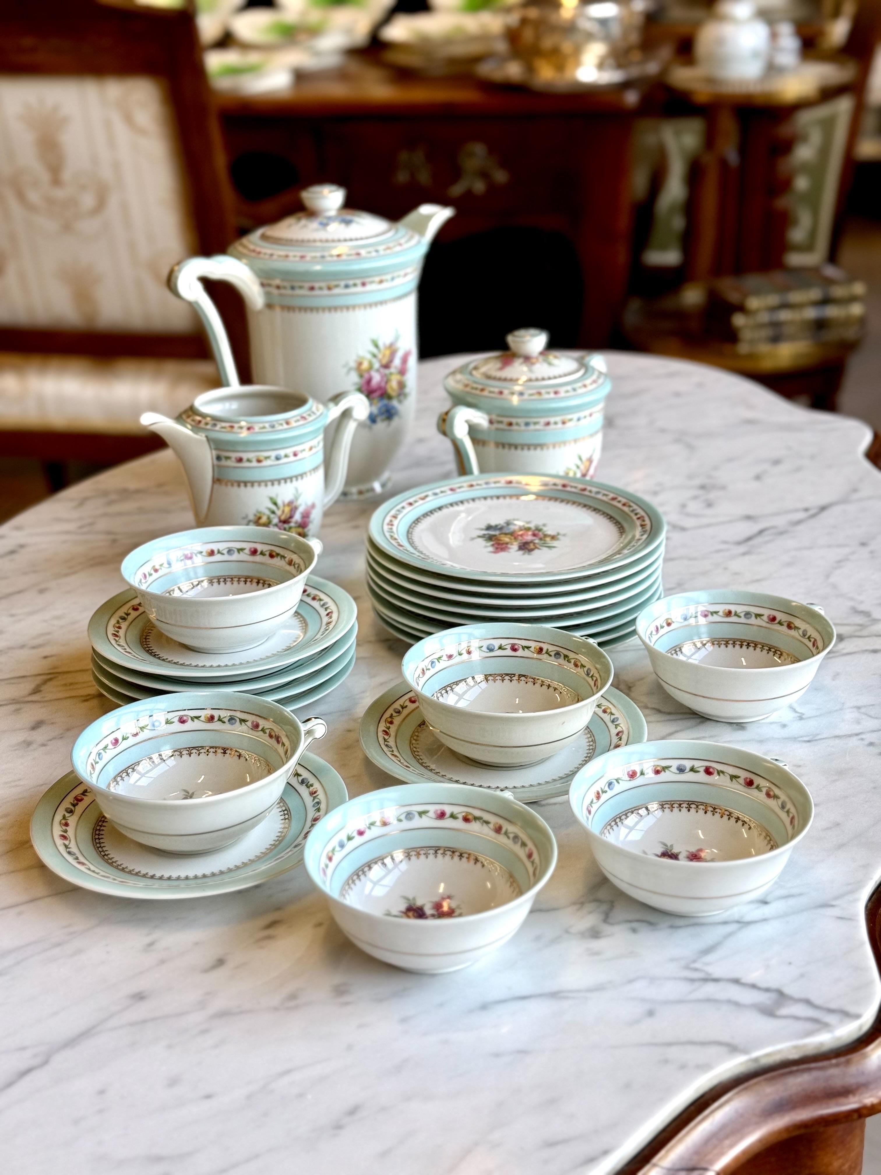 Raynaud Limoges 23-teiliges Porzellan Tee- und Kaffeeservice mit Goldverzierung im Angebot 8